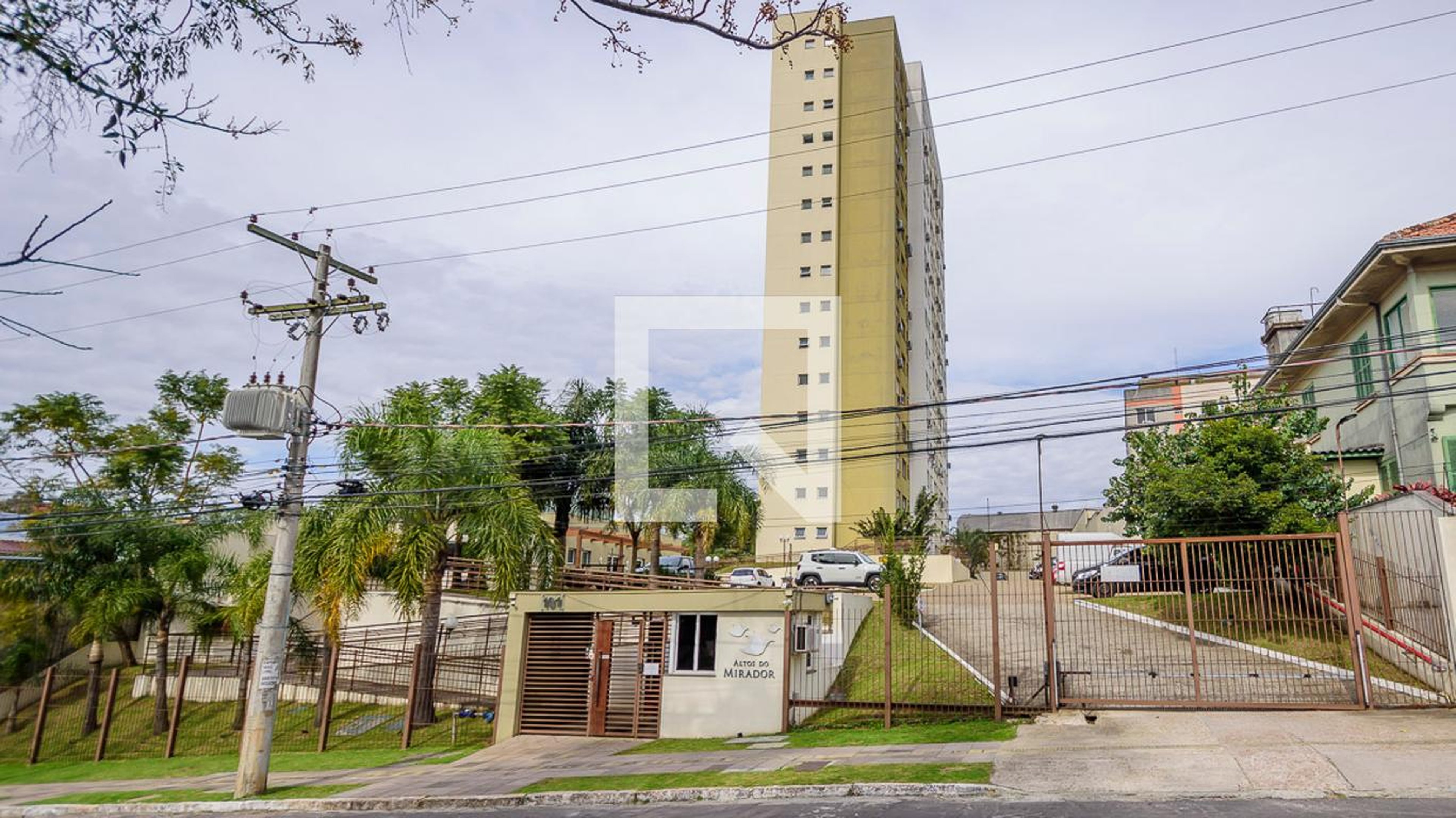 Fachada do Condomínio Condomínio Altos do Mirador