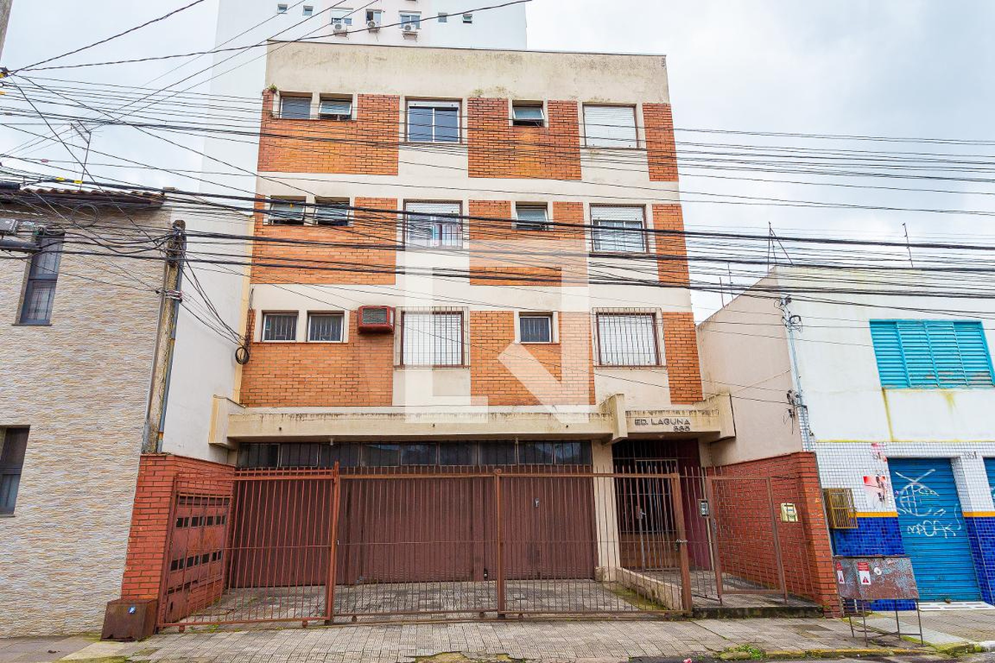 Fachada do Condomínio Edifício Laguna