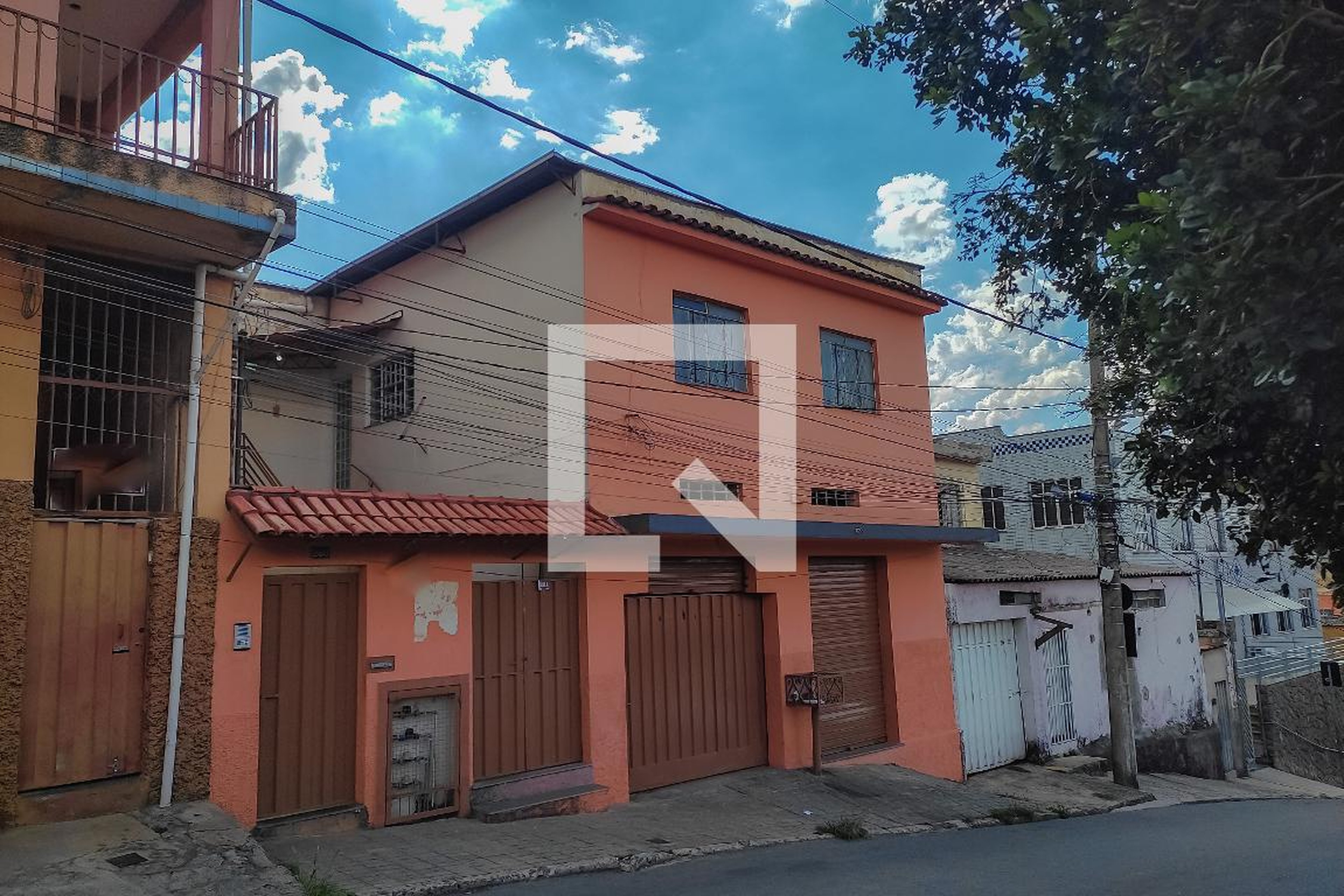 Fachada Condomínio em Rua Maria Aparecida, 260
