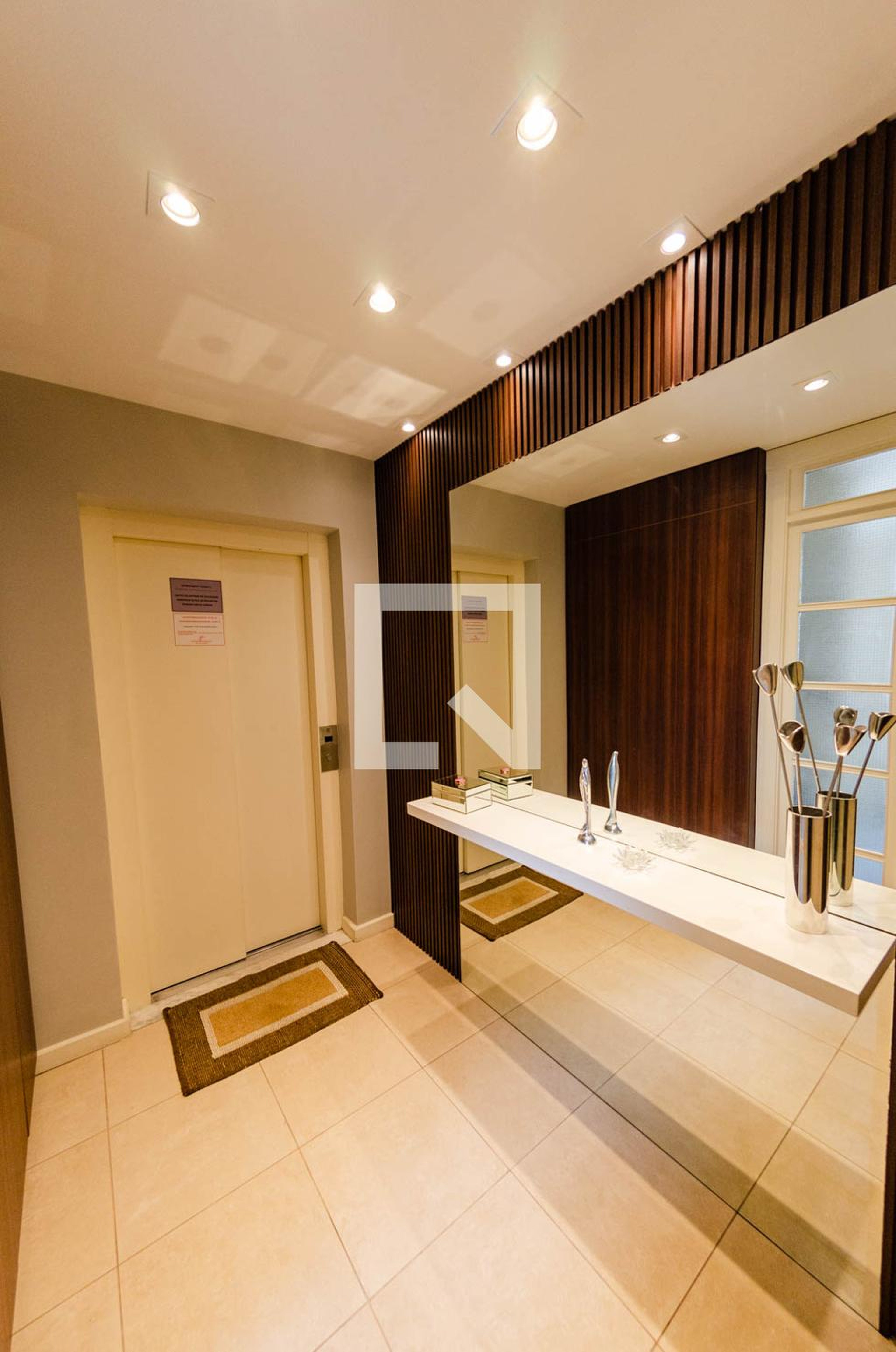 Hall de entrada - Edifício Rogerio Borges