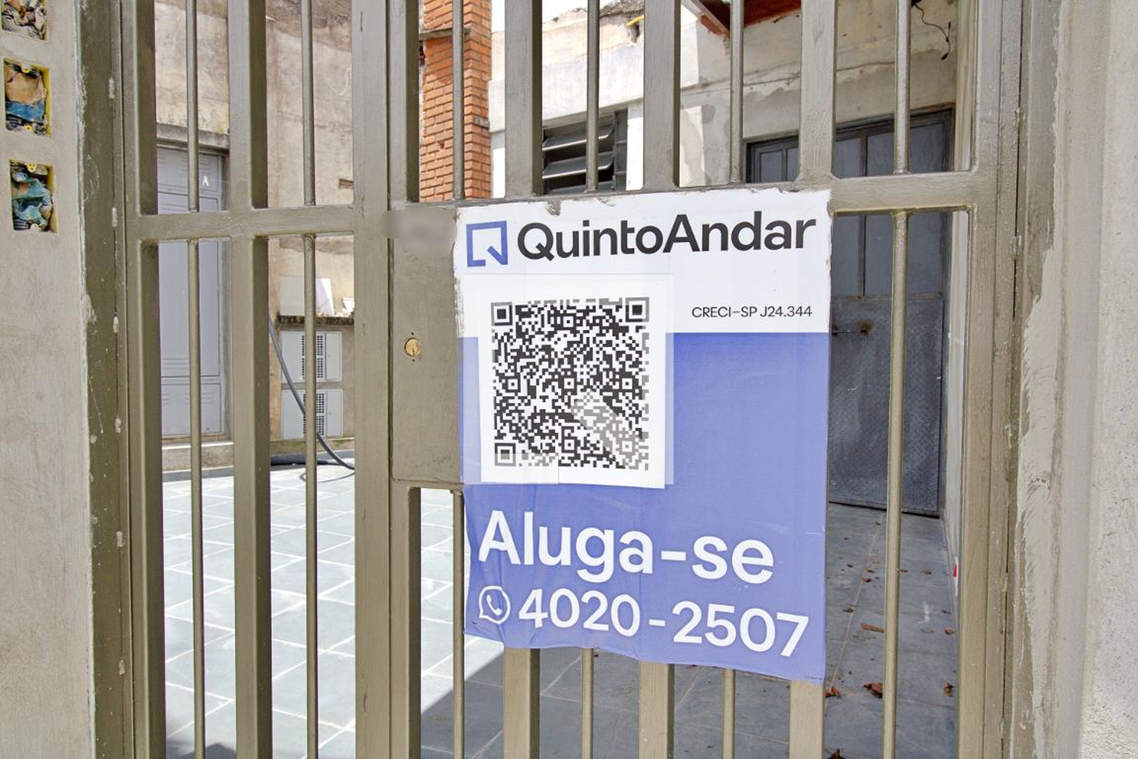 Fachada do Condomínio Condomínio em Rua Agueda Gonçalves, 106