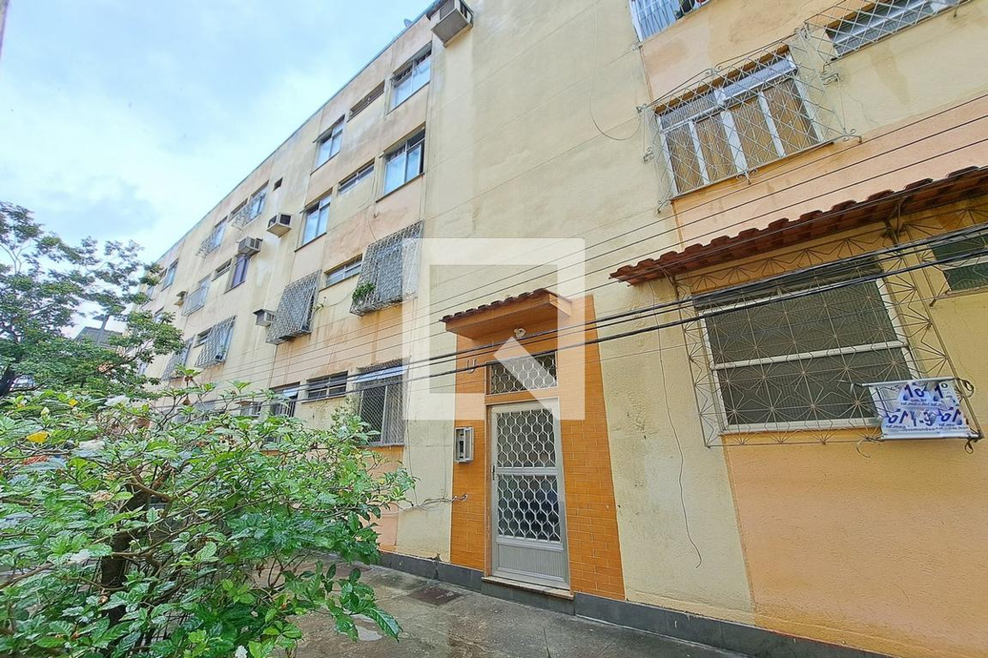 Fachada Condomínio em Estrada Adhemar Bebiano, 4063