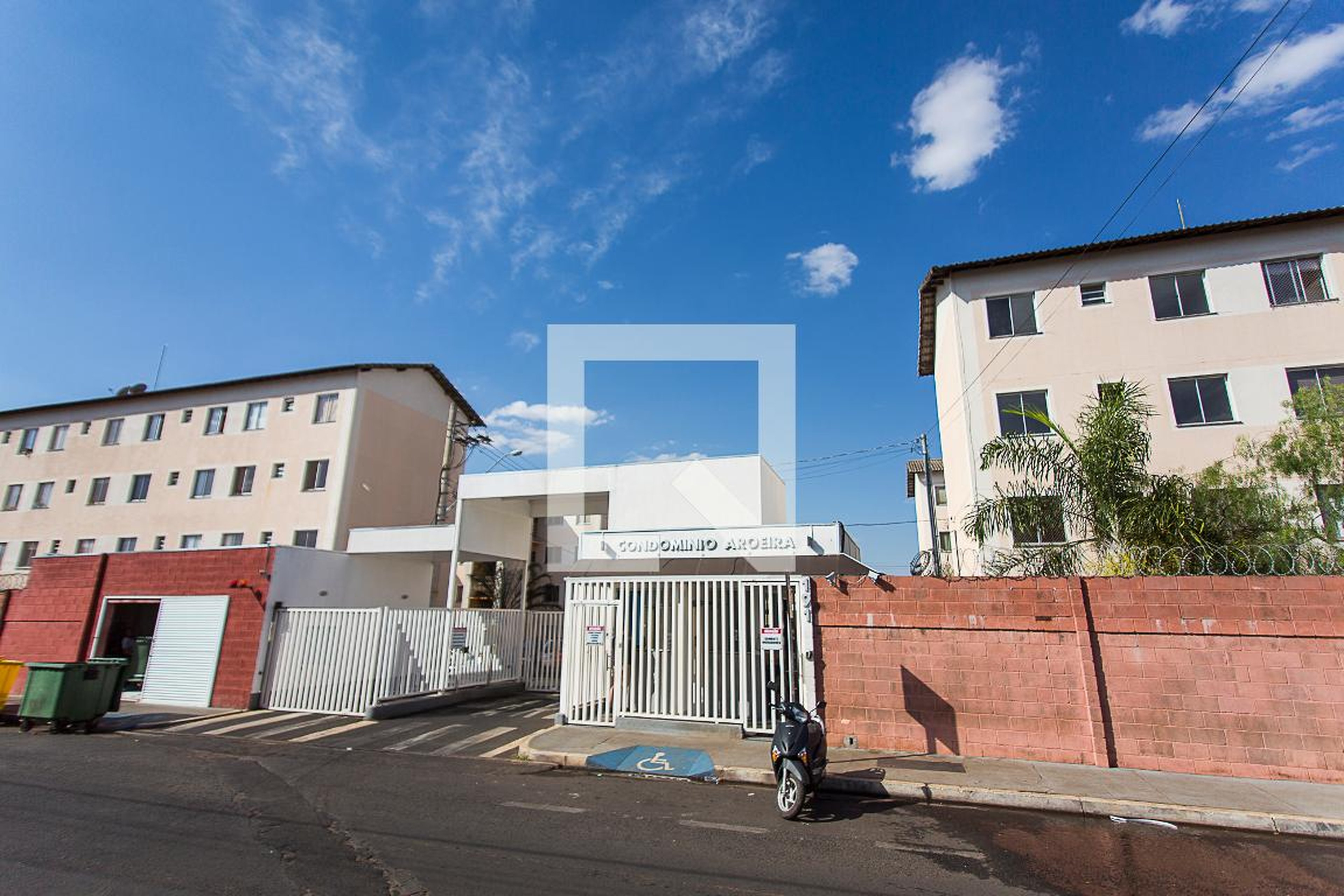 Fachada do Condominio Condomínio Aroeira