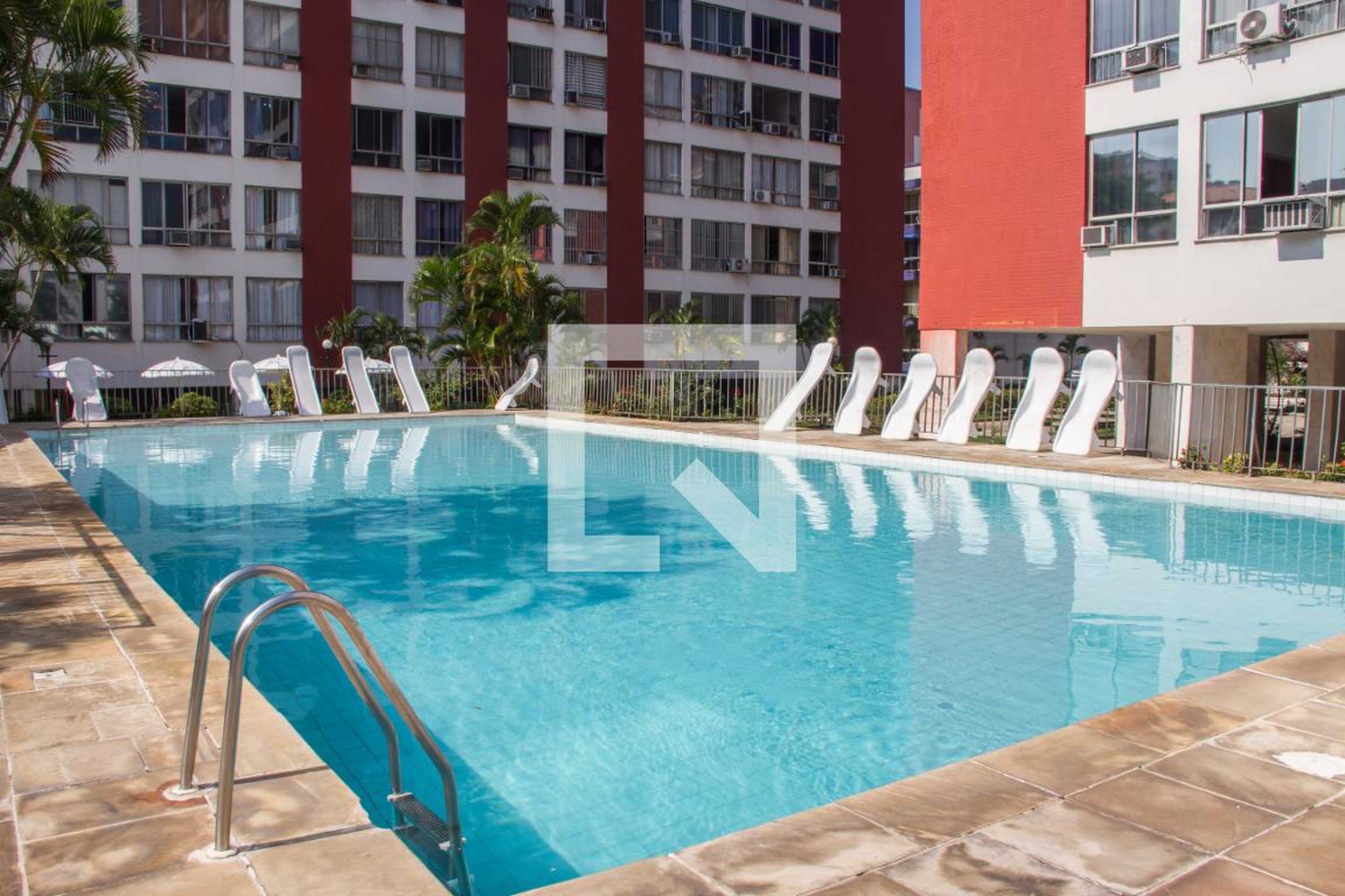 Piscina - Residencial Duque de Caxuas