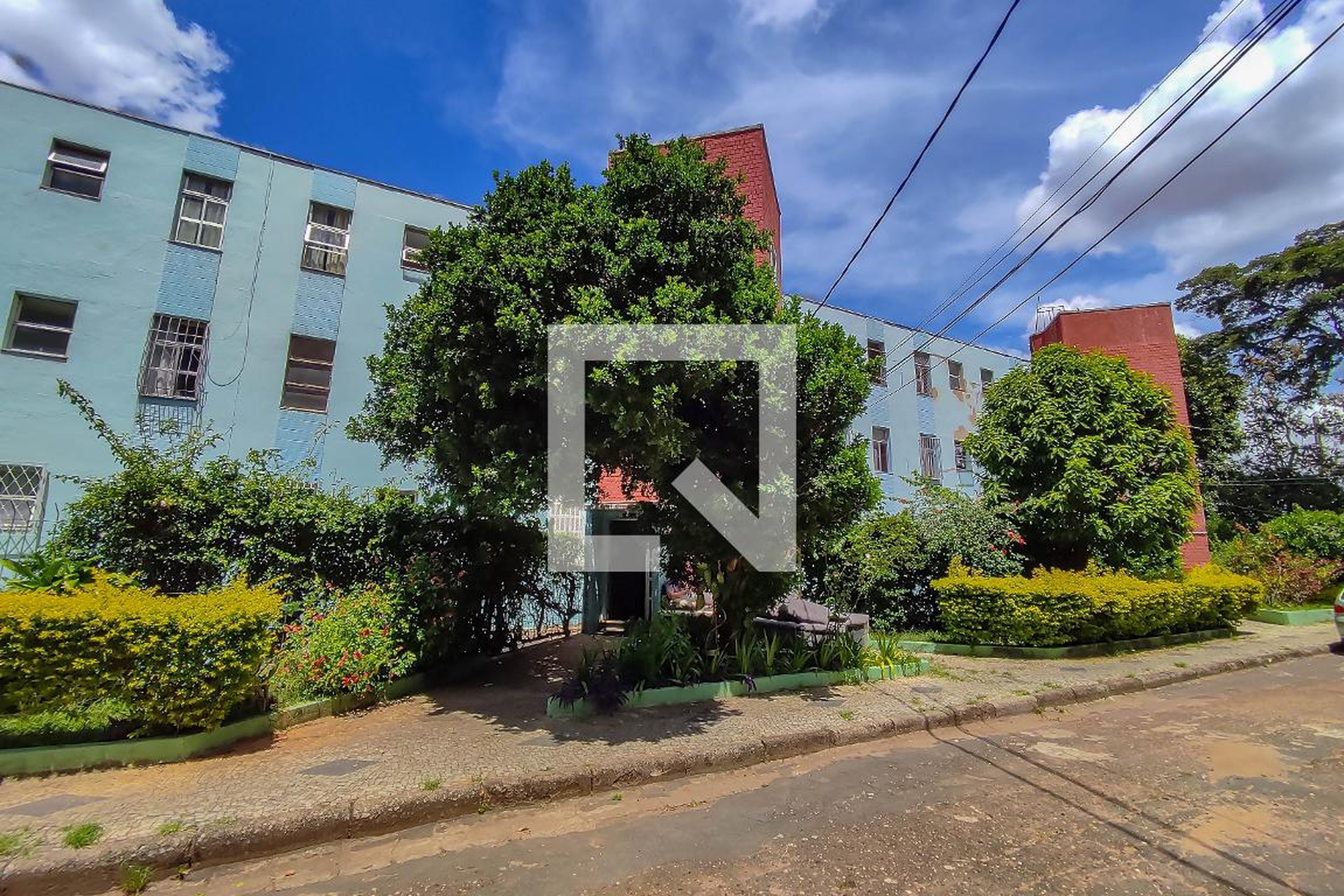 Fachada Condomínio em Rua Benfica, 35