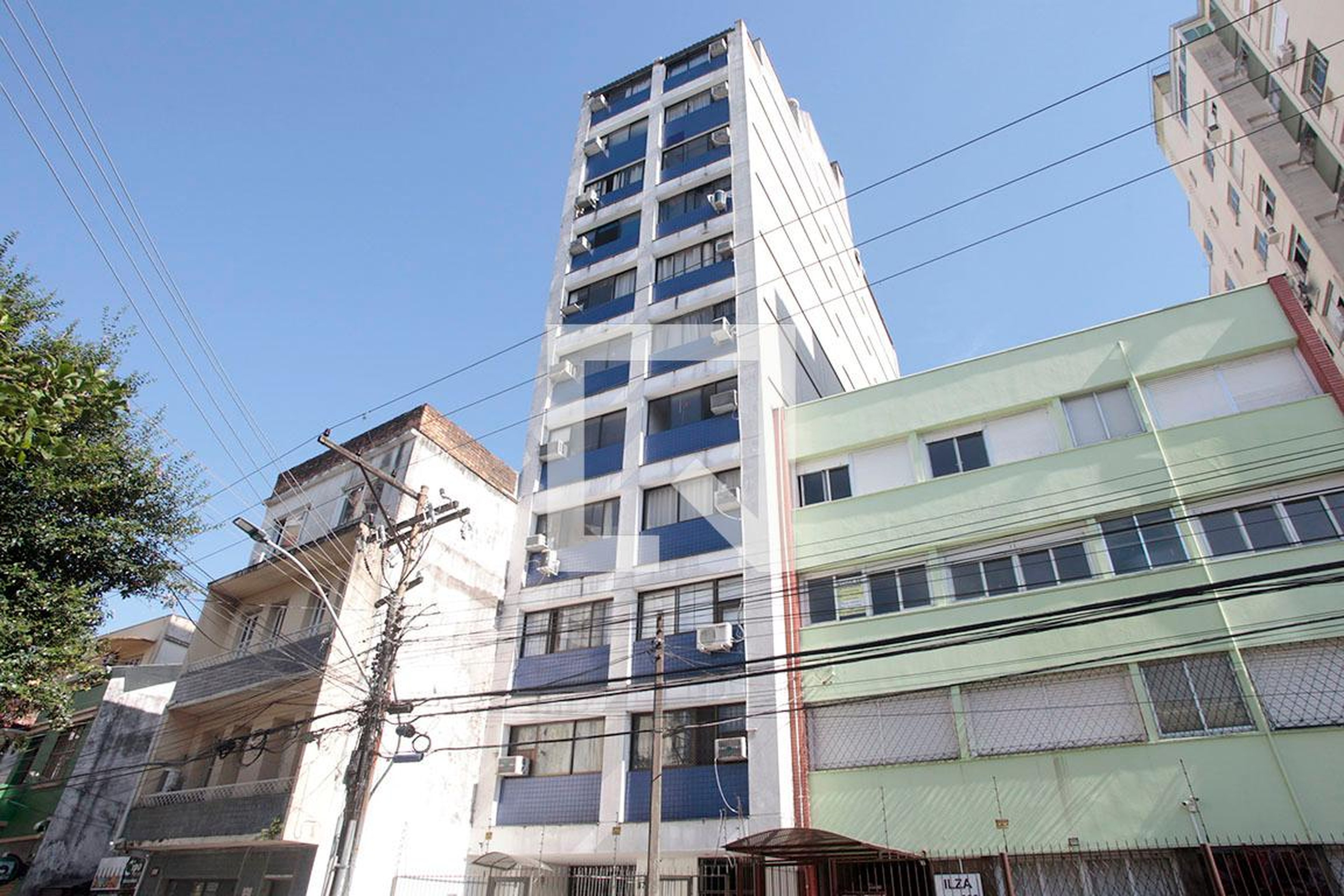 Fachada Condomínio em Rua Demétrio Ribeiro, 870