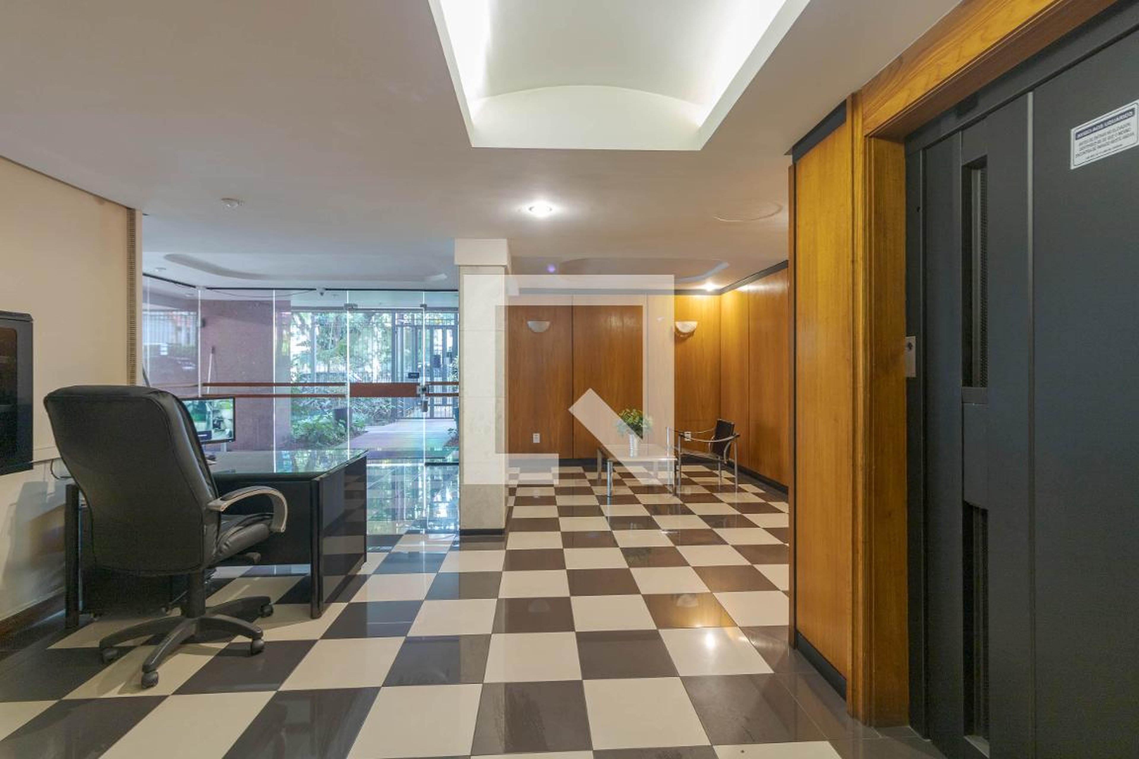 Hall social - CHESTERFIELD