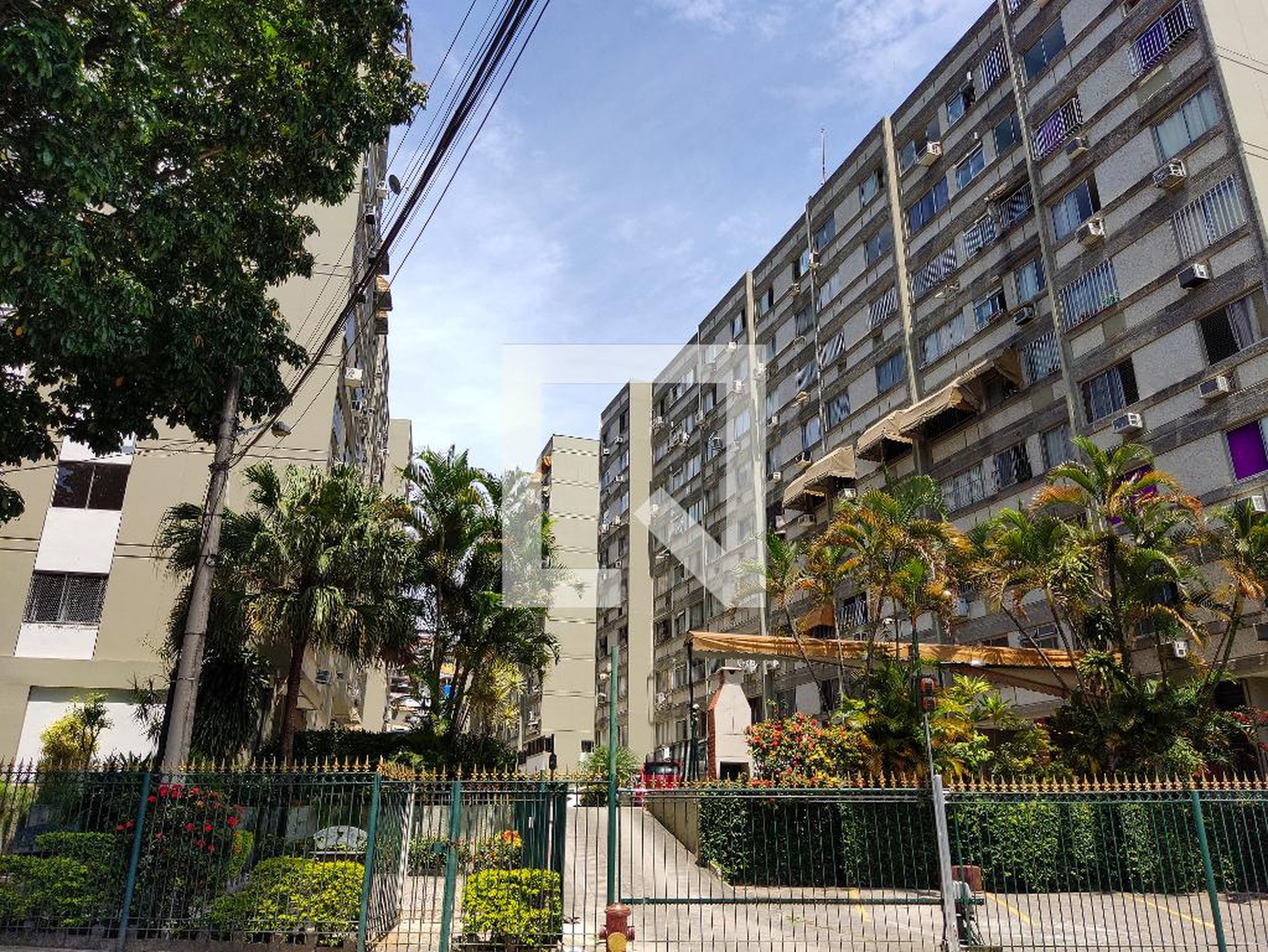 Fachada do Condomínio Edifício Bandeirante Marcos Azevedo