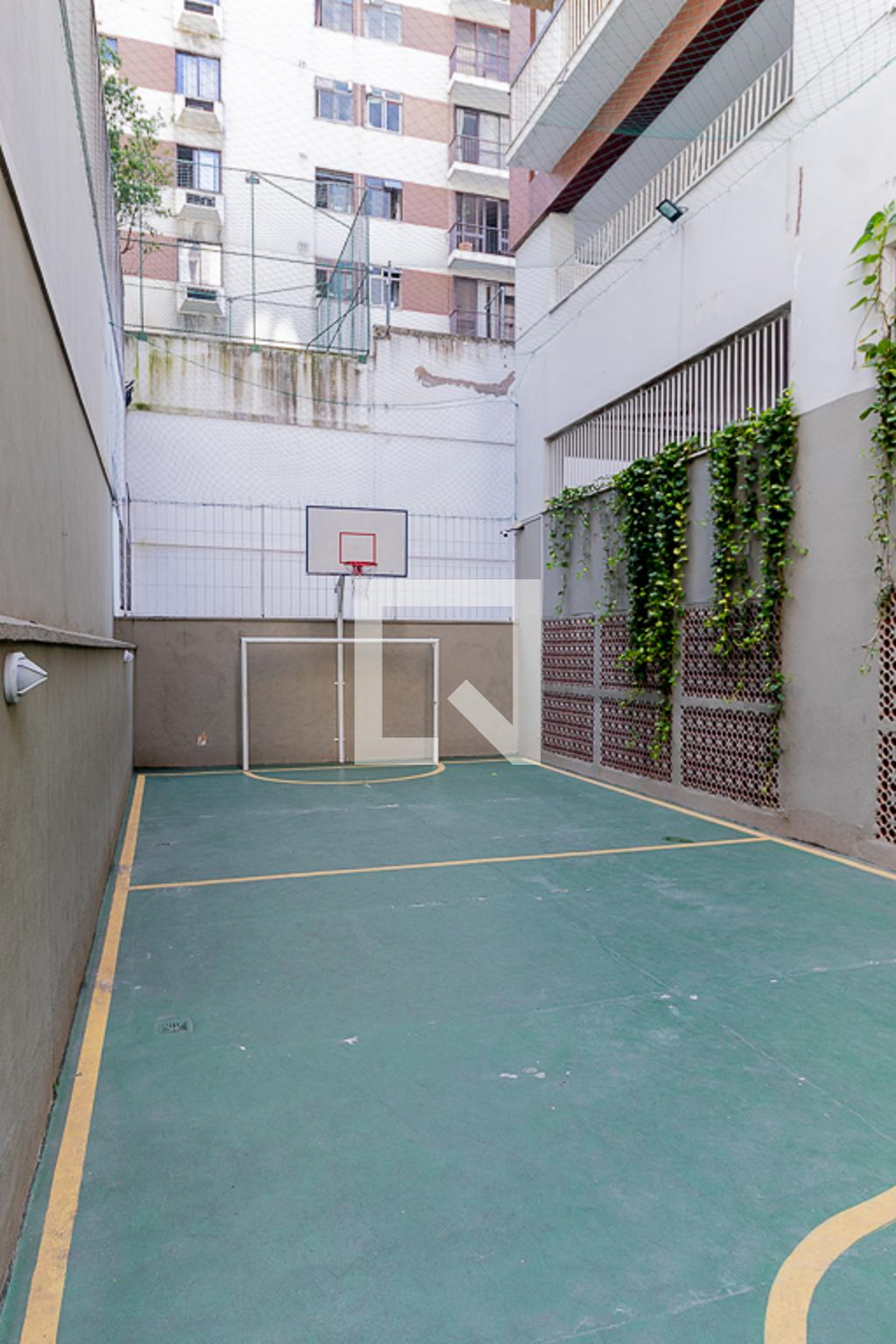 Quadra Esportiva - Nenhum