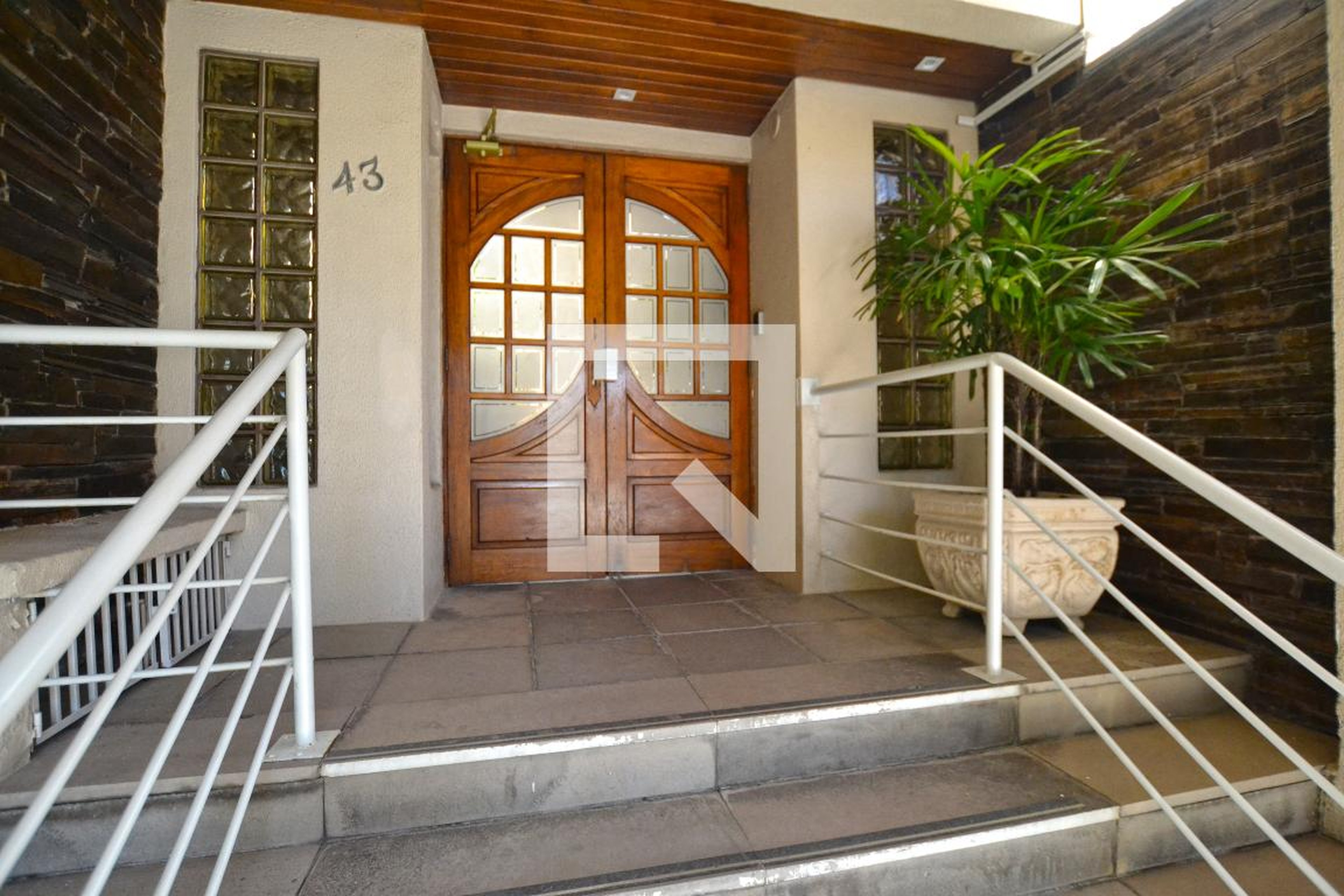Entrada - Edifício Maria da Graca