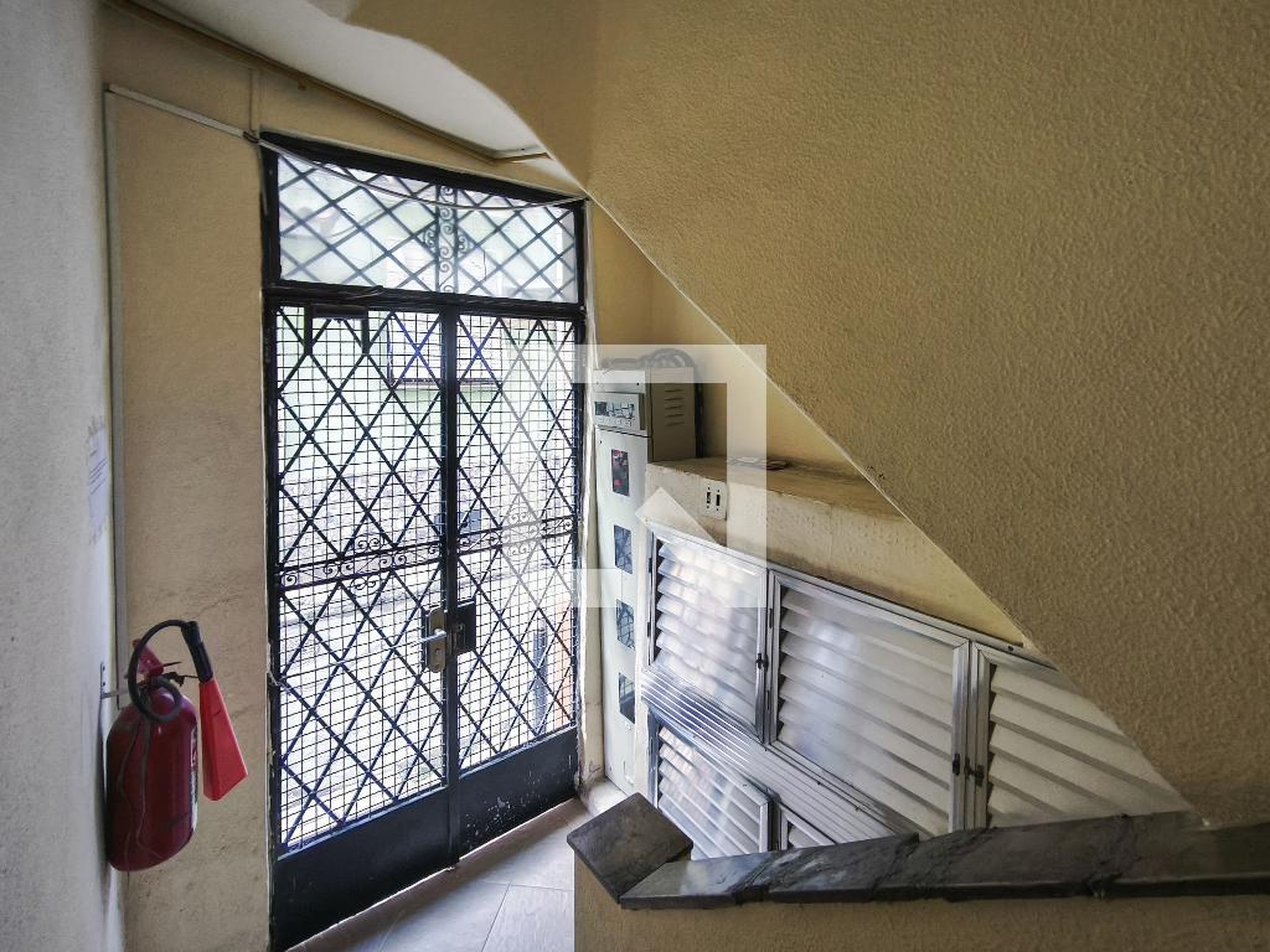 Hall de Entrada Condomínio em Beco da Mota, 9