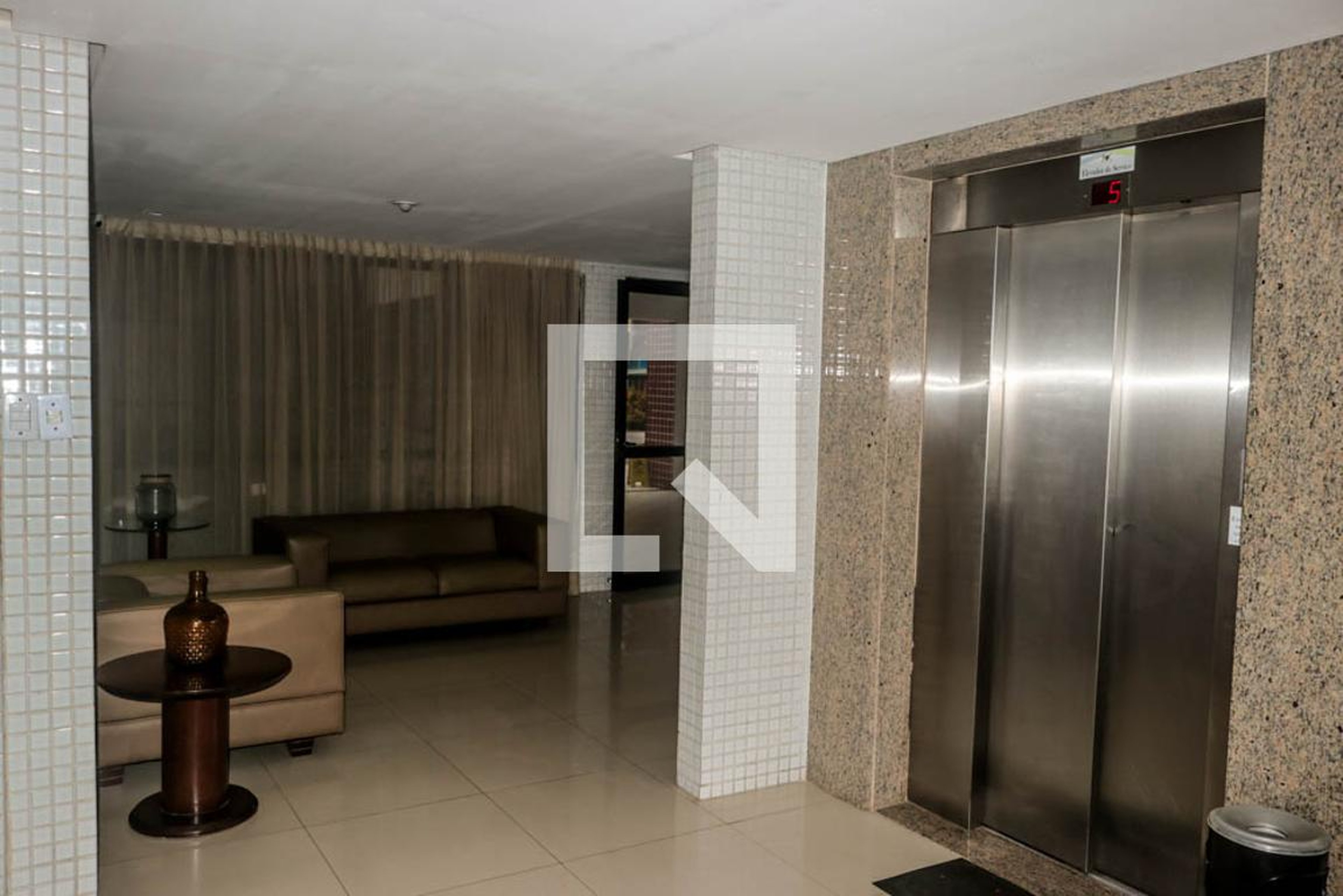 Hall - Luiz Guilherme Guimarães