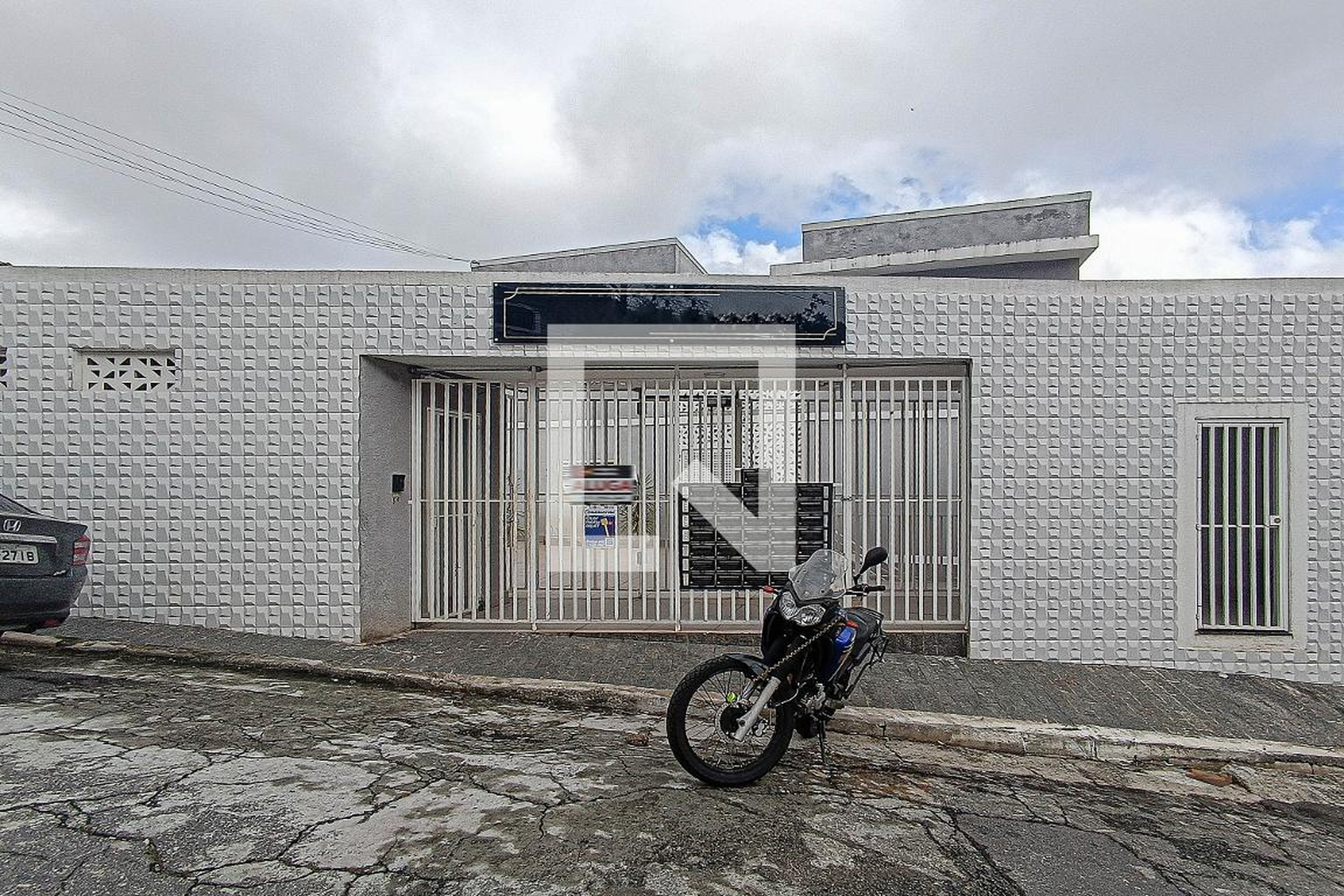 Fachada Condomínio em Rua Alexandre Ribeiro, 179