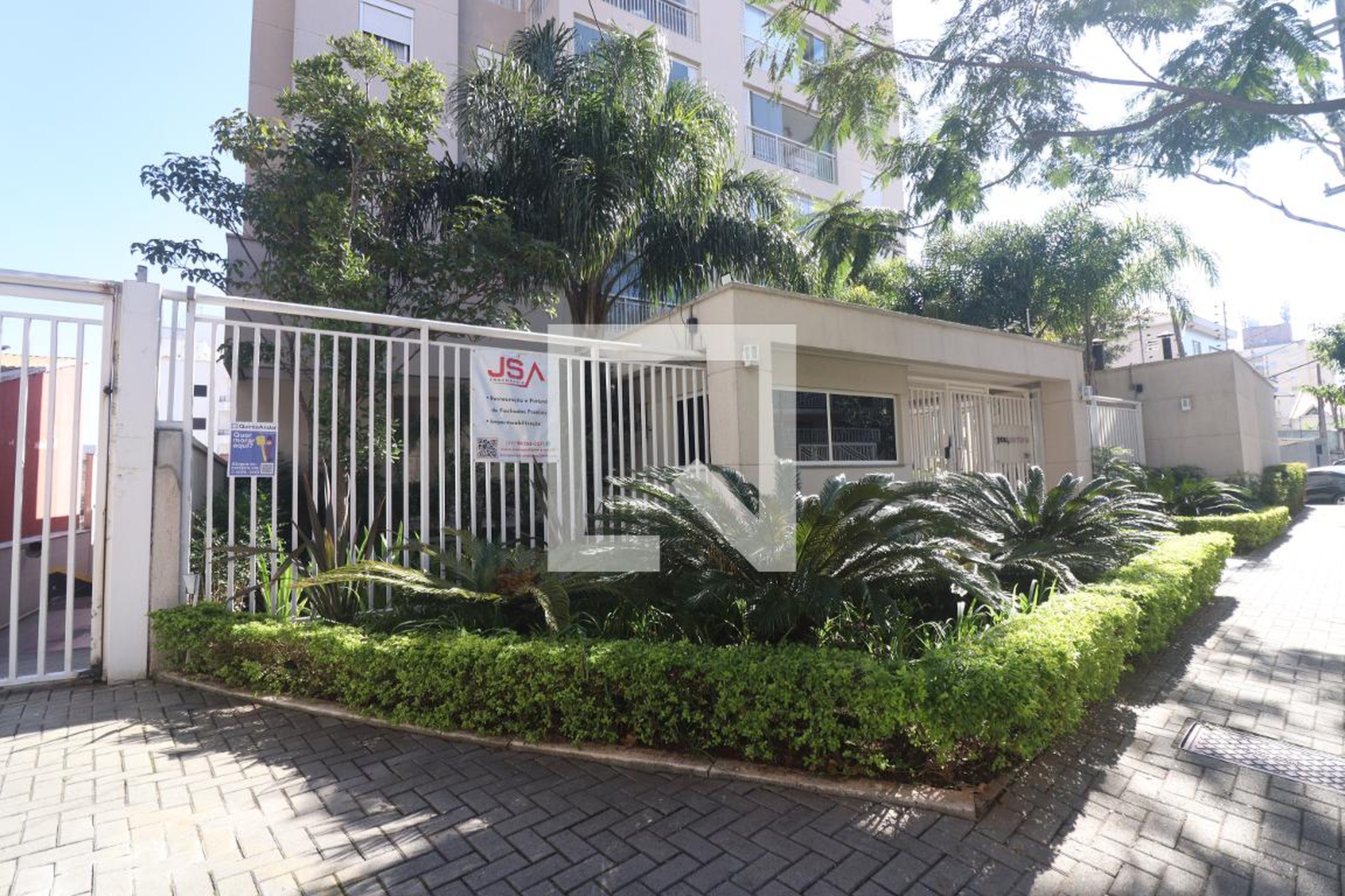 Fachada do condomínio Condomínio em Rua Francisca Biriba, 351