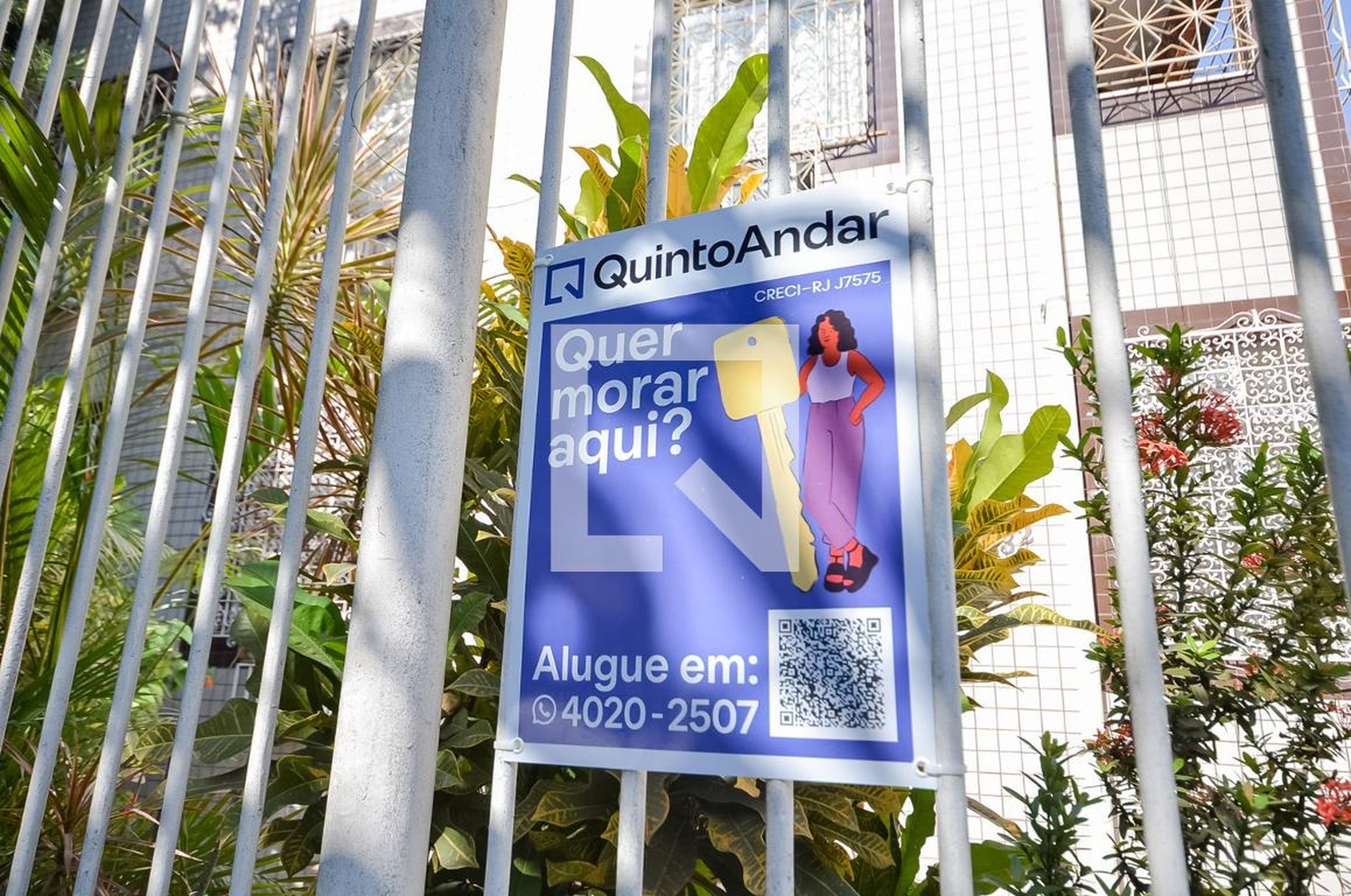 Fachada Condomínio em Rua Doutor Satamini, 332