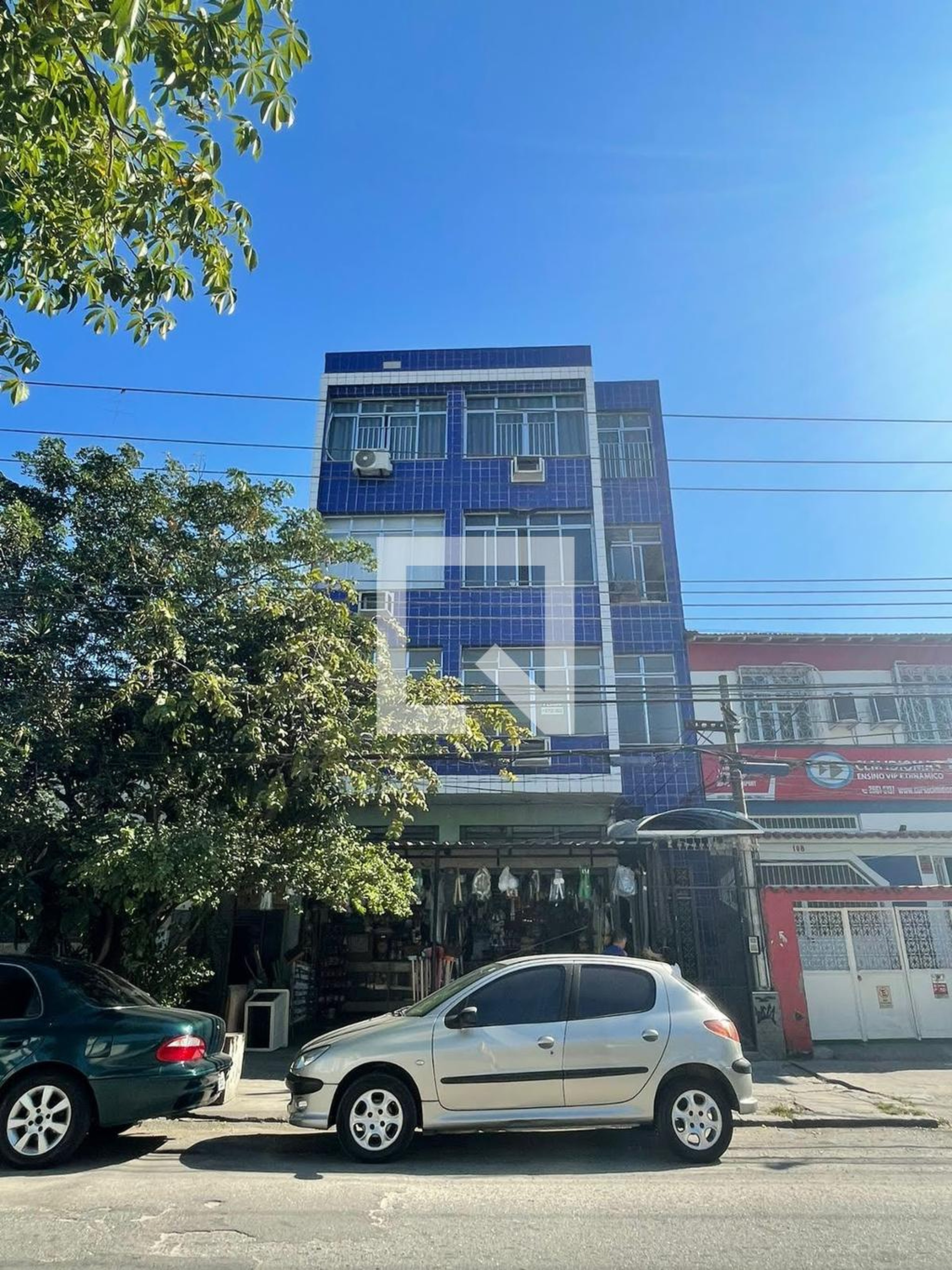 Fachada Condomínio em Rua André Azevedo, 110