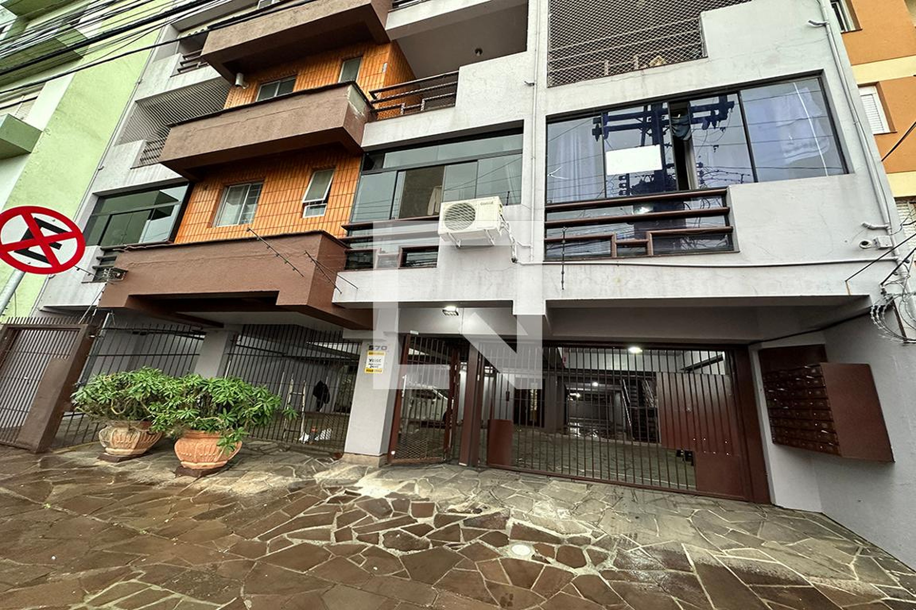 Fachada do Condomínio Edifício Paulo Antônio