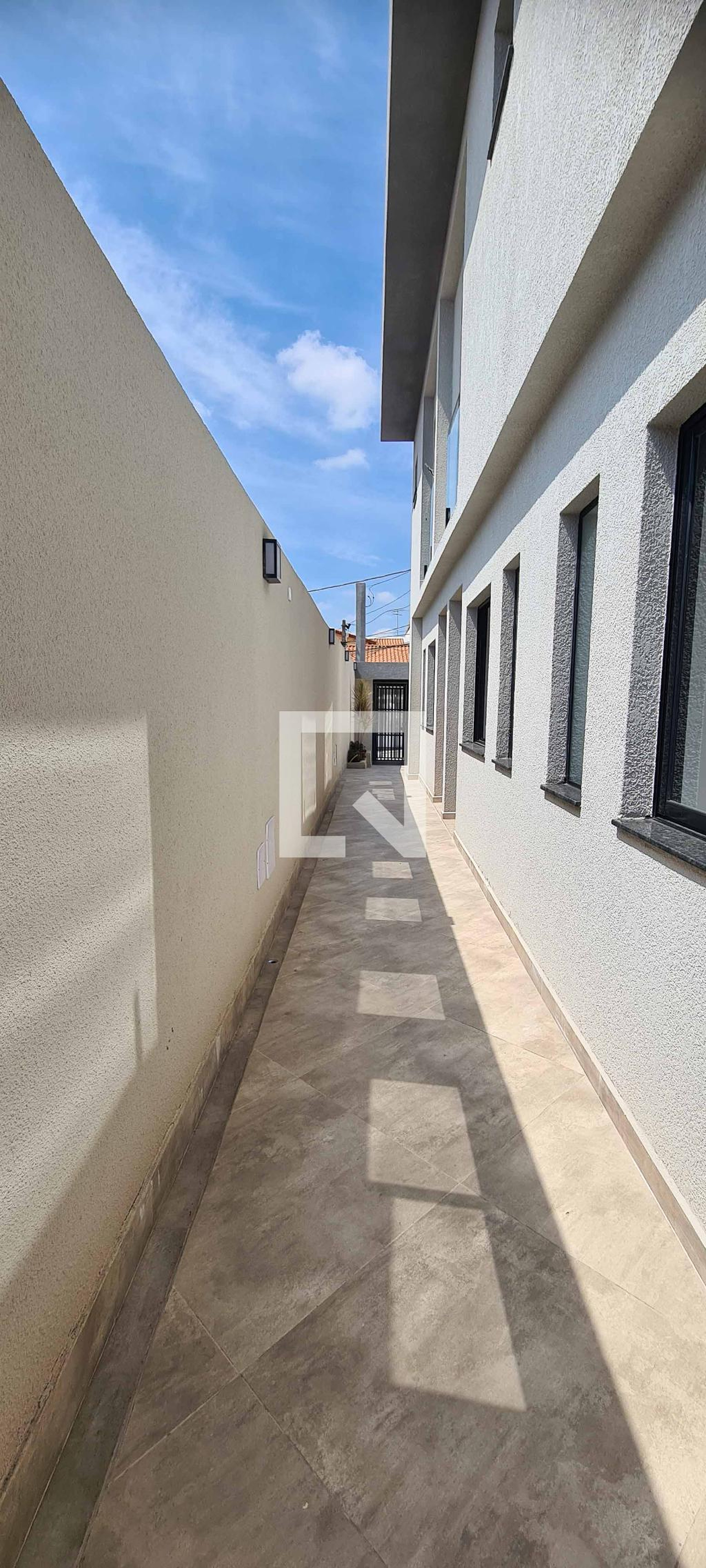 Área externa - Muro Alto