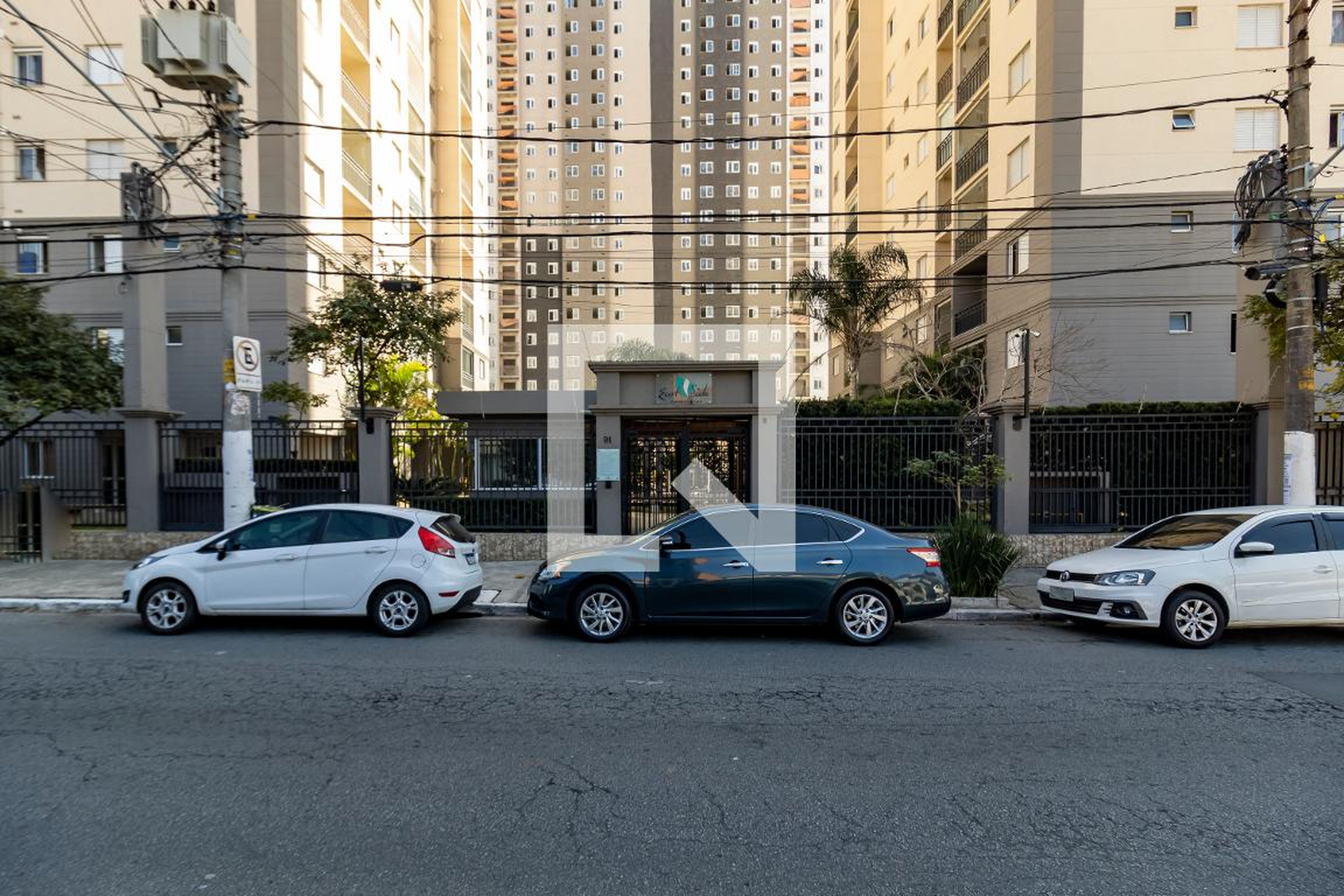 Fachada Condomínio em Rua Padre Adelino, 84