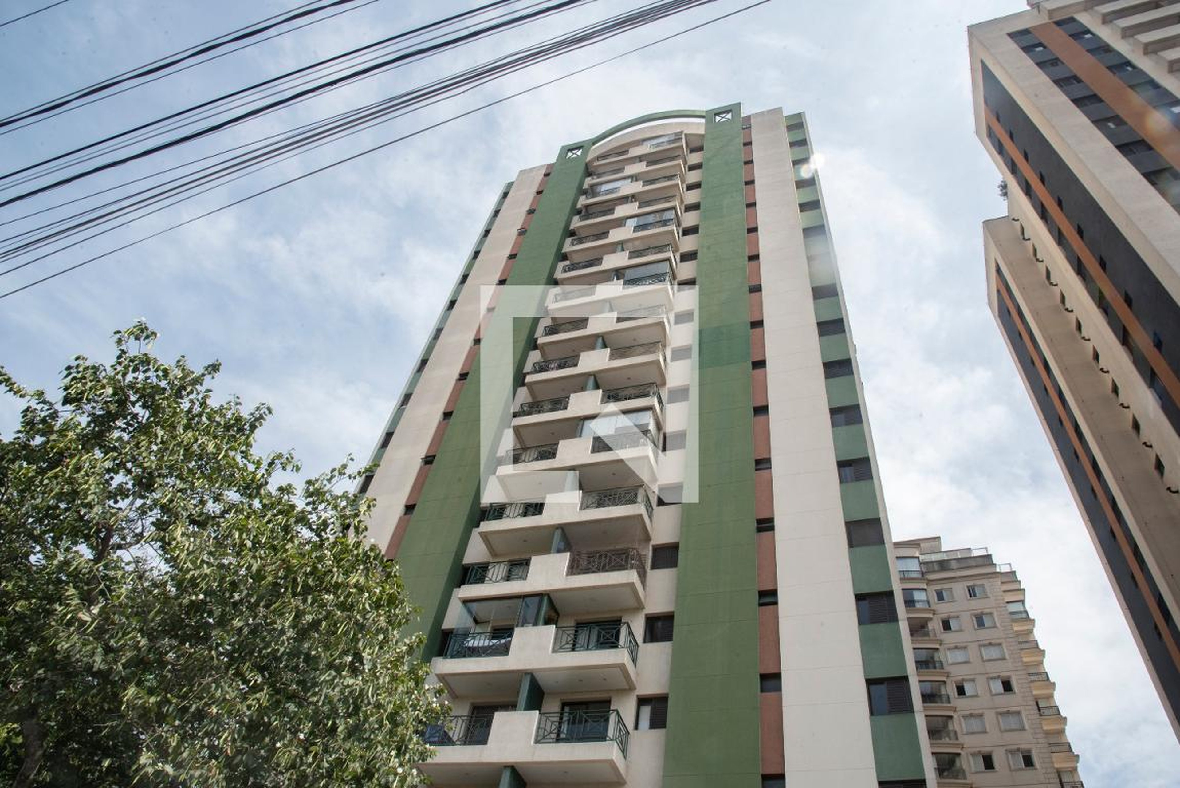 Fachada Condomínio em Rua Bitencourt Sampaio, 268