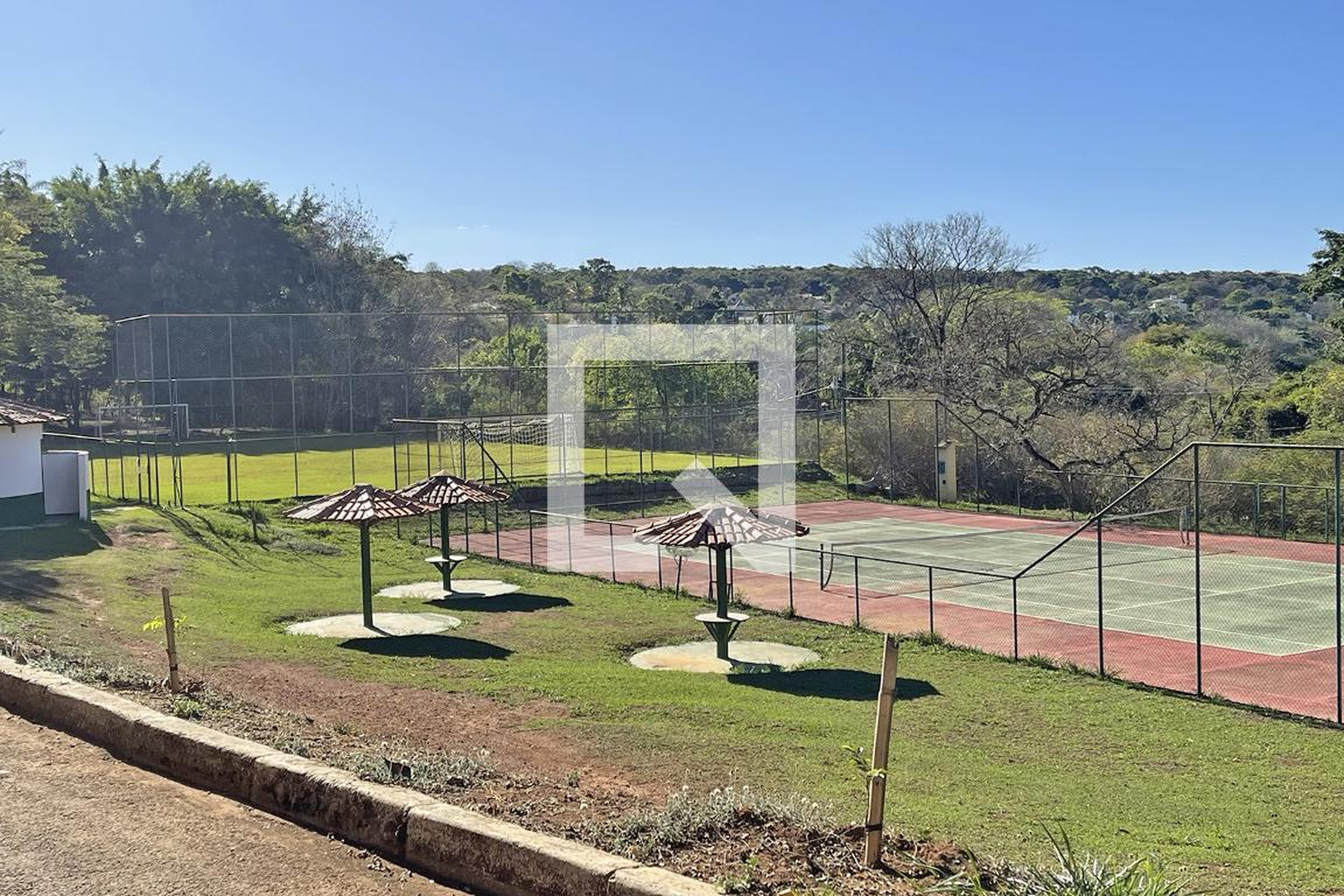 Área Externa Condomínio em R. B, 21