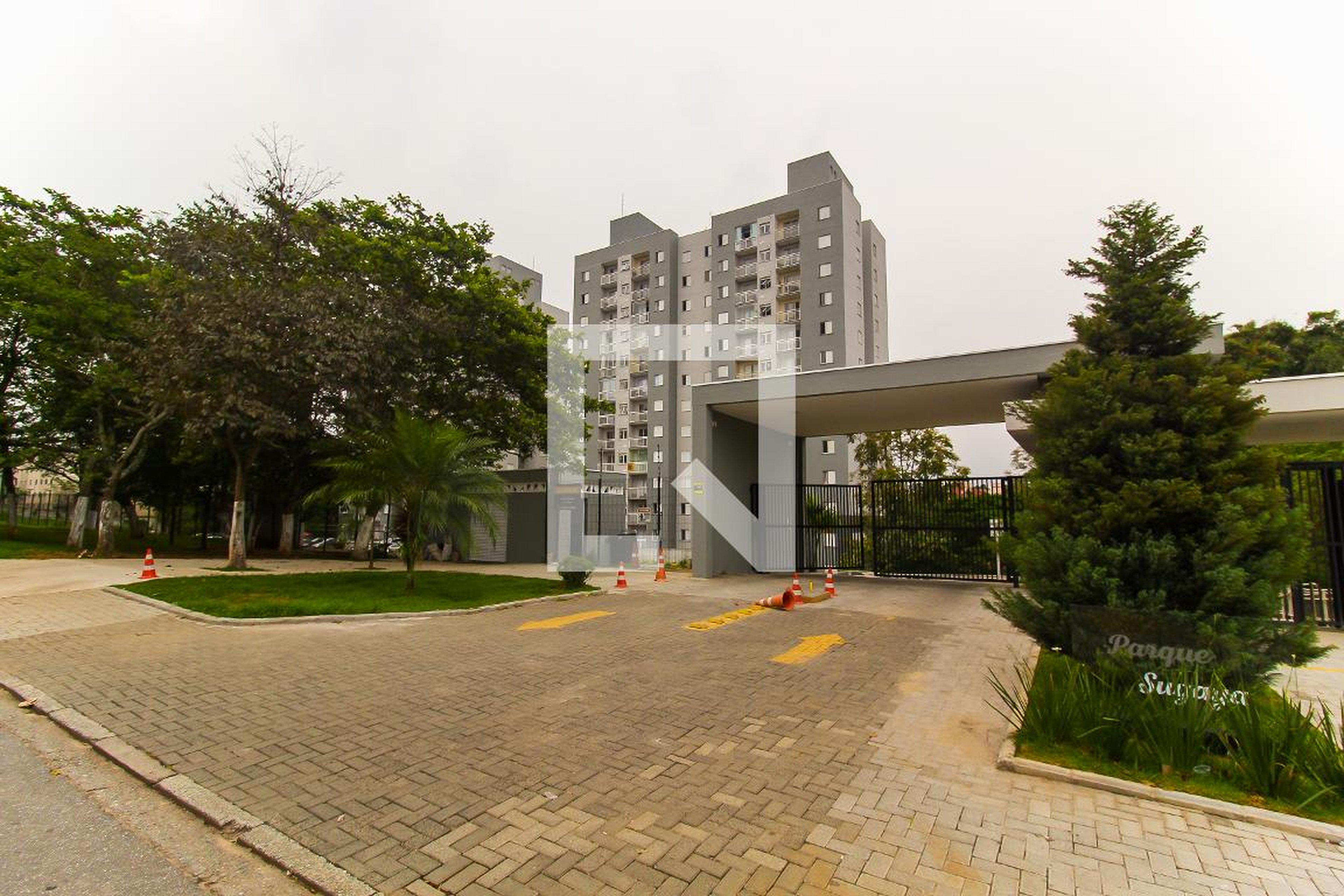 Fachada Condomínio em Rua Agrimensor Sugaya, 1467