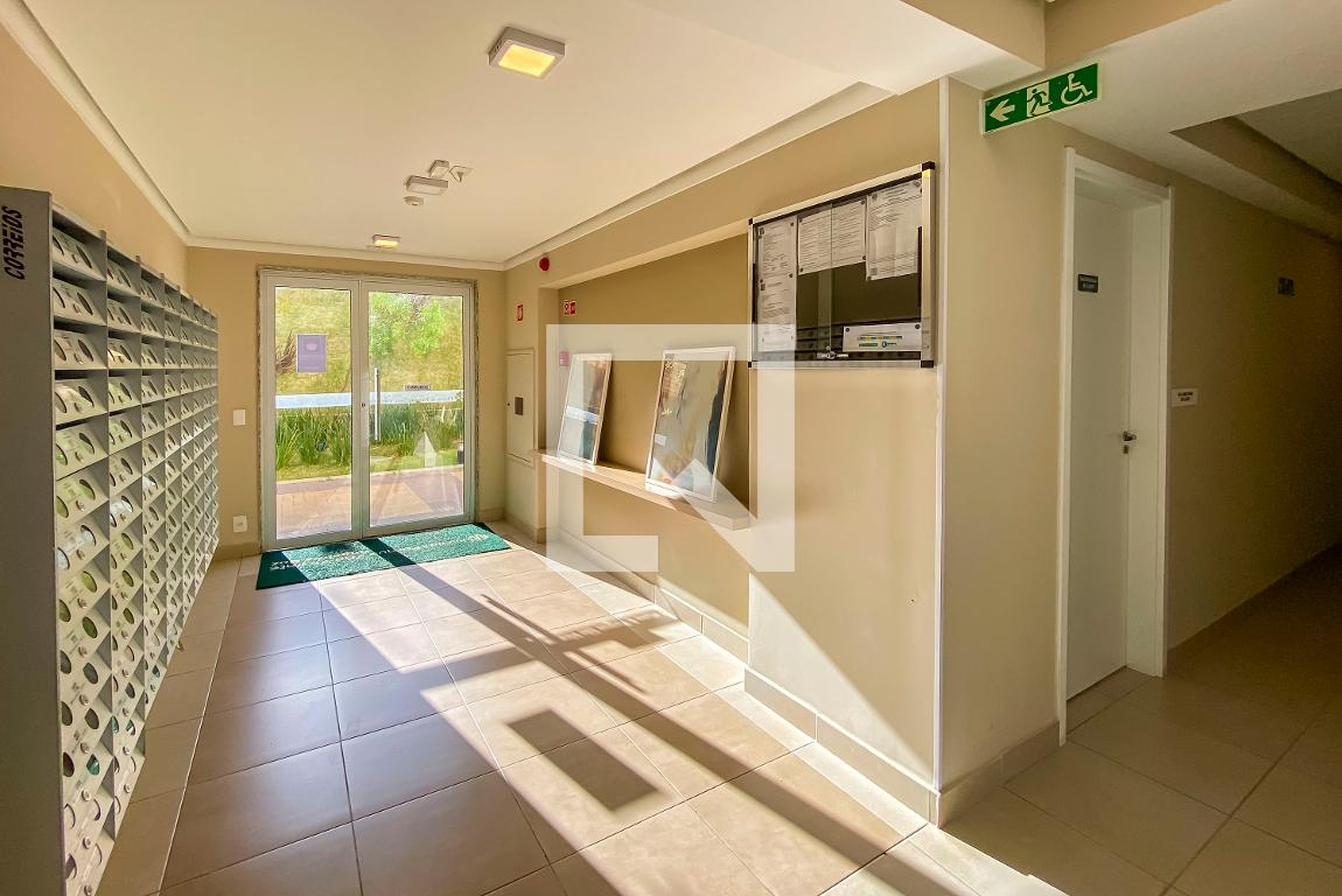 Hall de entrada Condomínio em Rua Pedro Galvano, 45