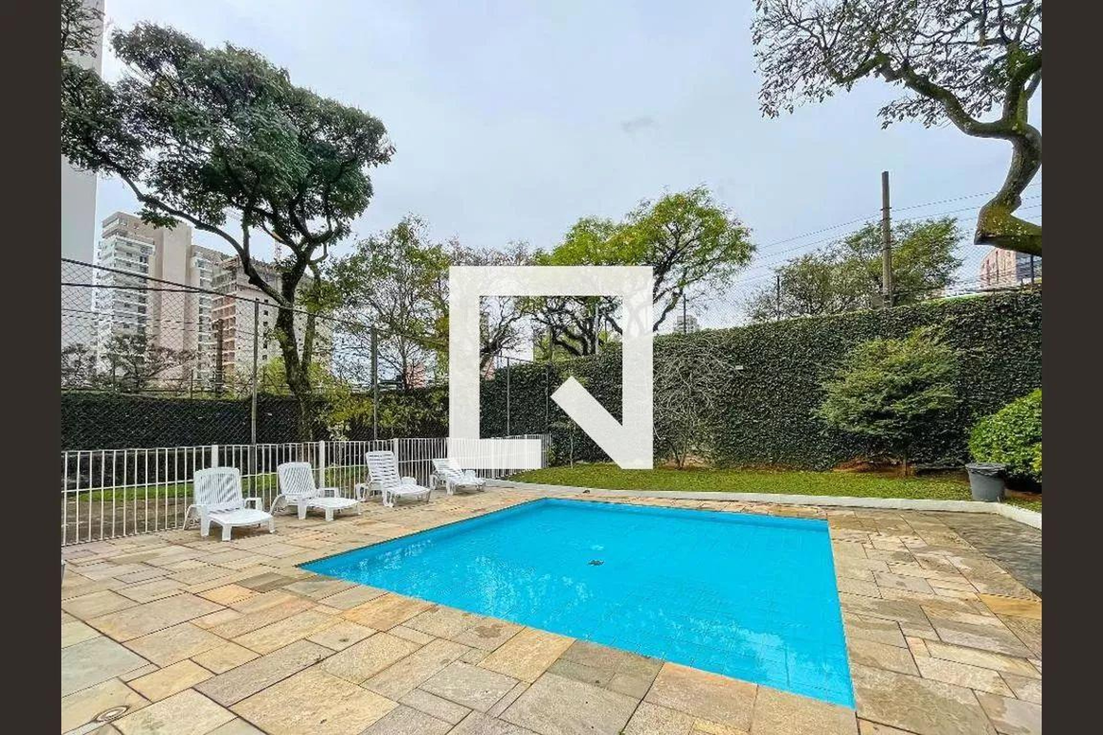 Piscina - Cipreste