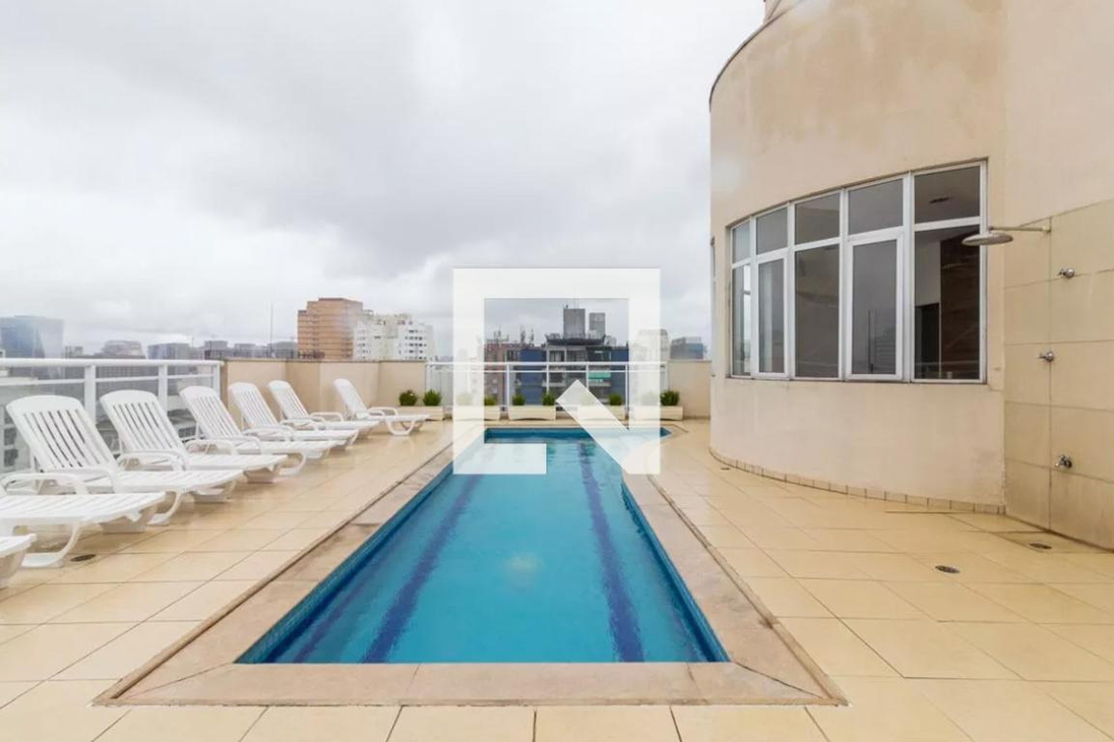 Piscina - Define New Residence