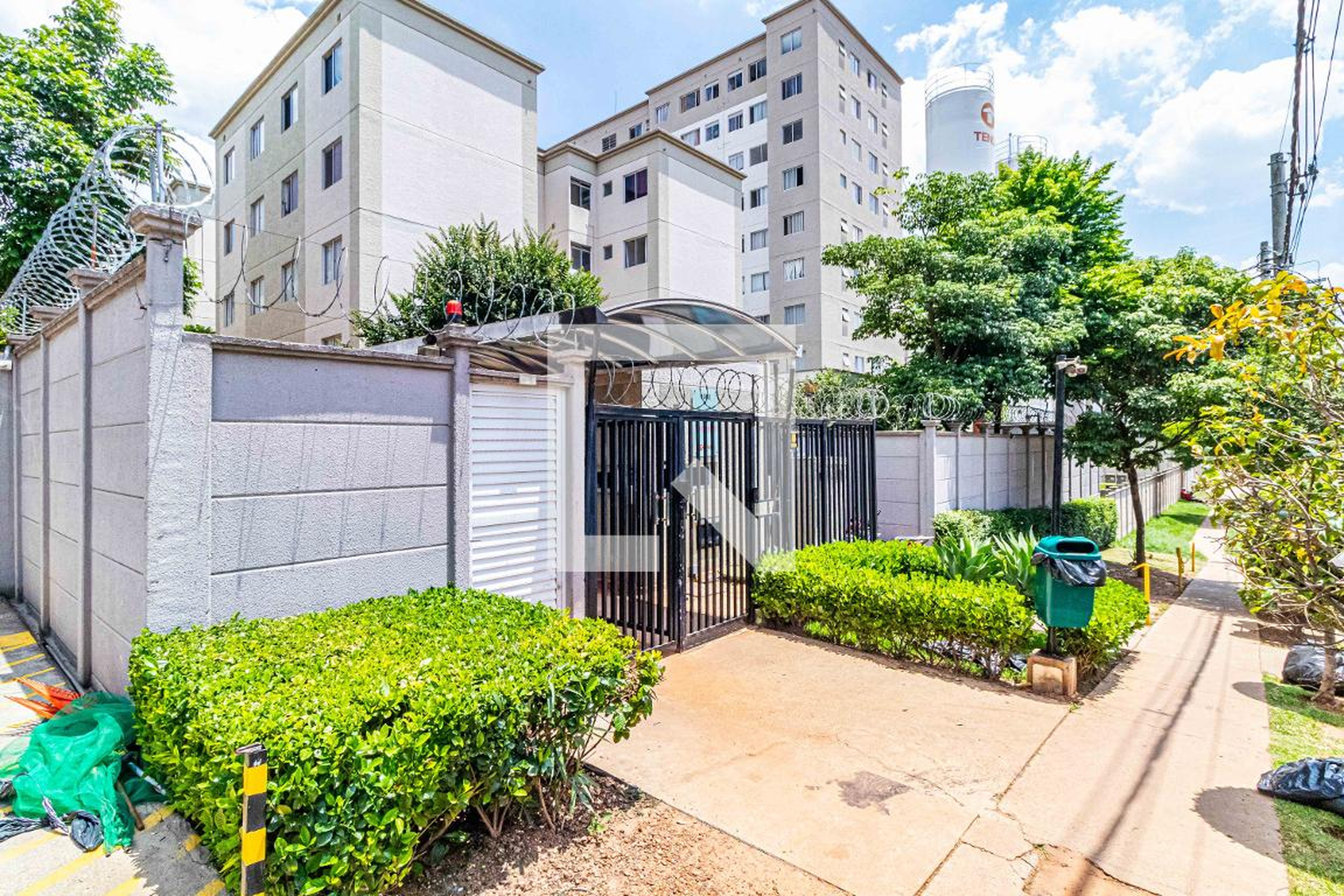 Fachada Condomínio em Rua Kenkiti Shimomoto, 1382