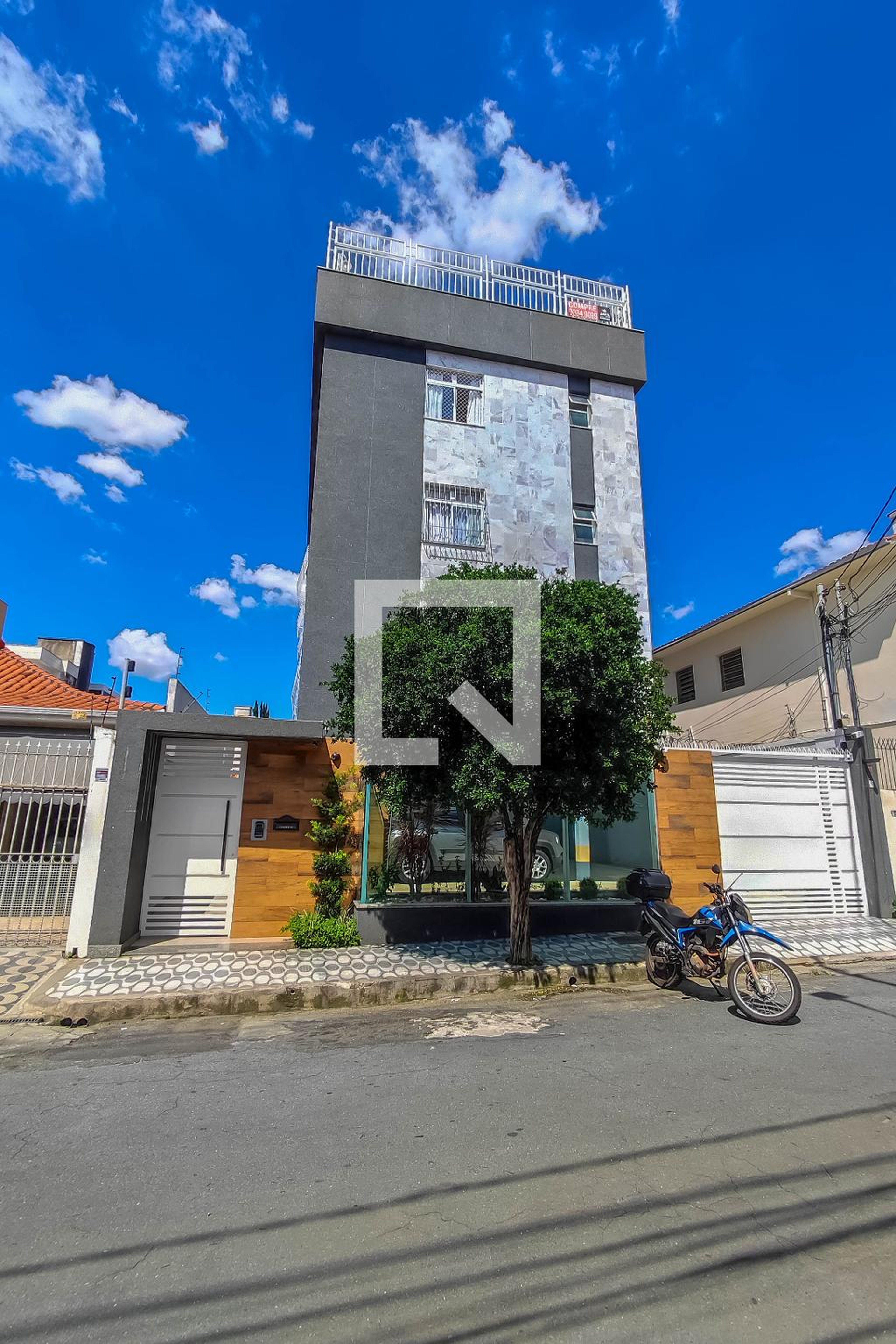 Fachada Condomínio em Rua Alves Martins, 26