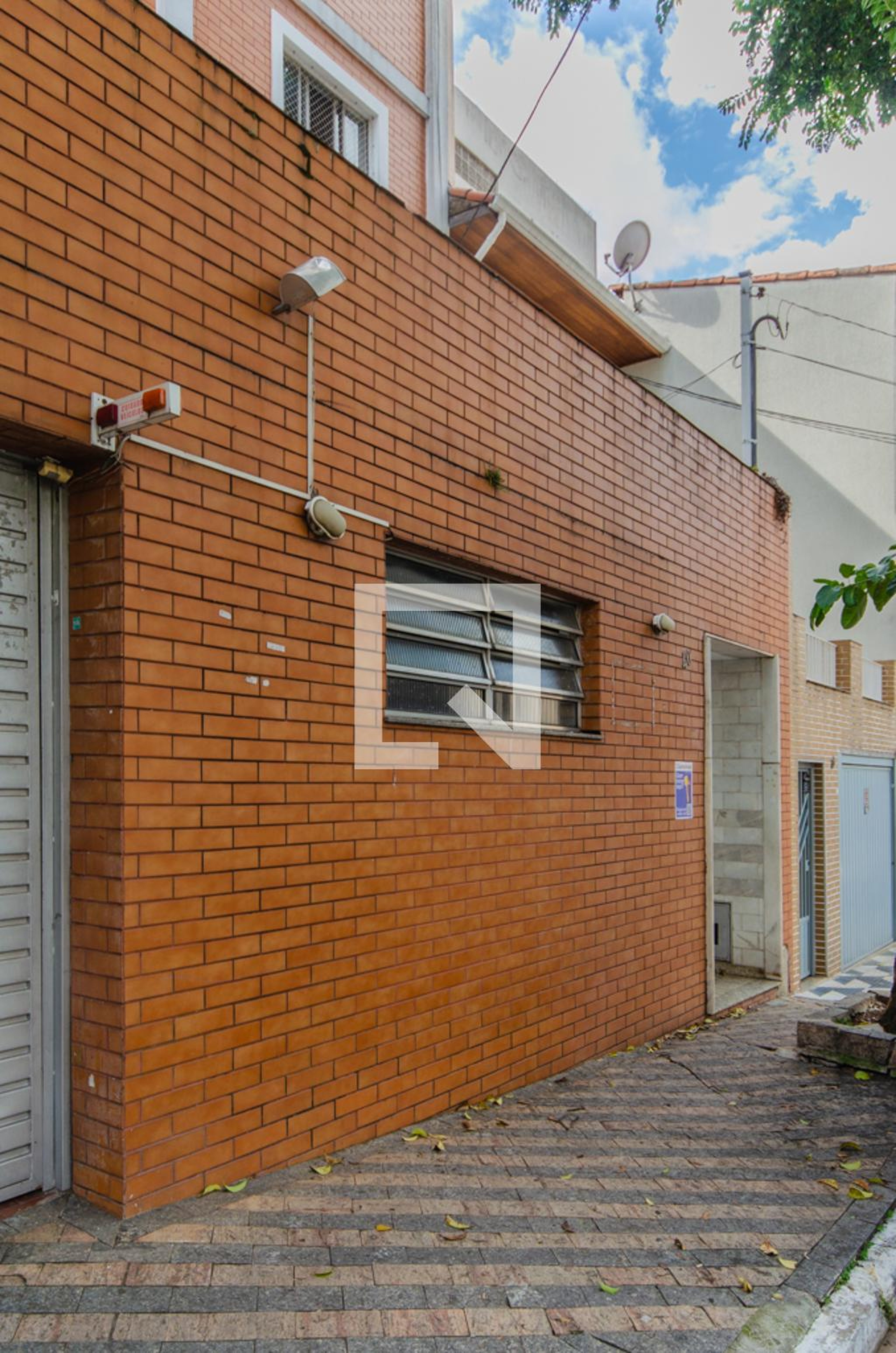 Fachada Condomínio em Rua César Guimarães, 40