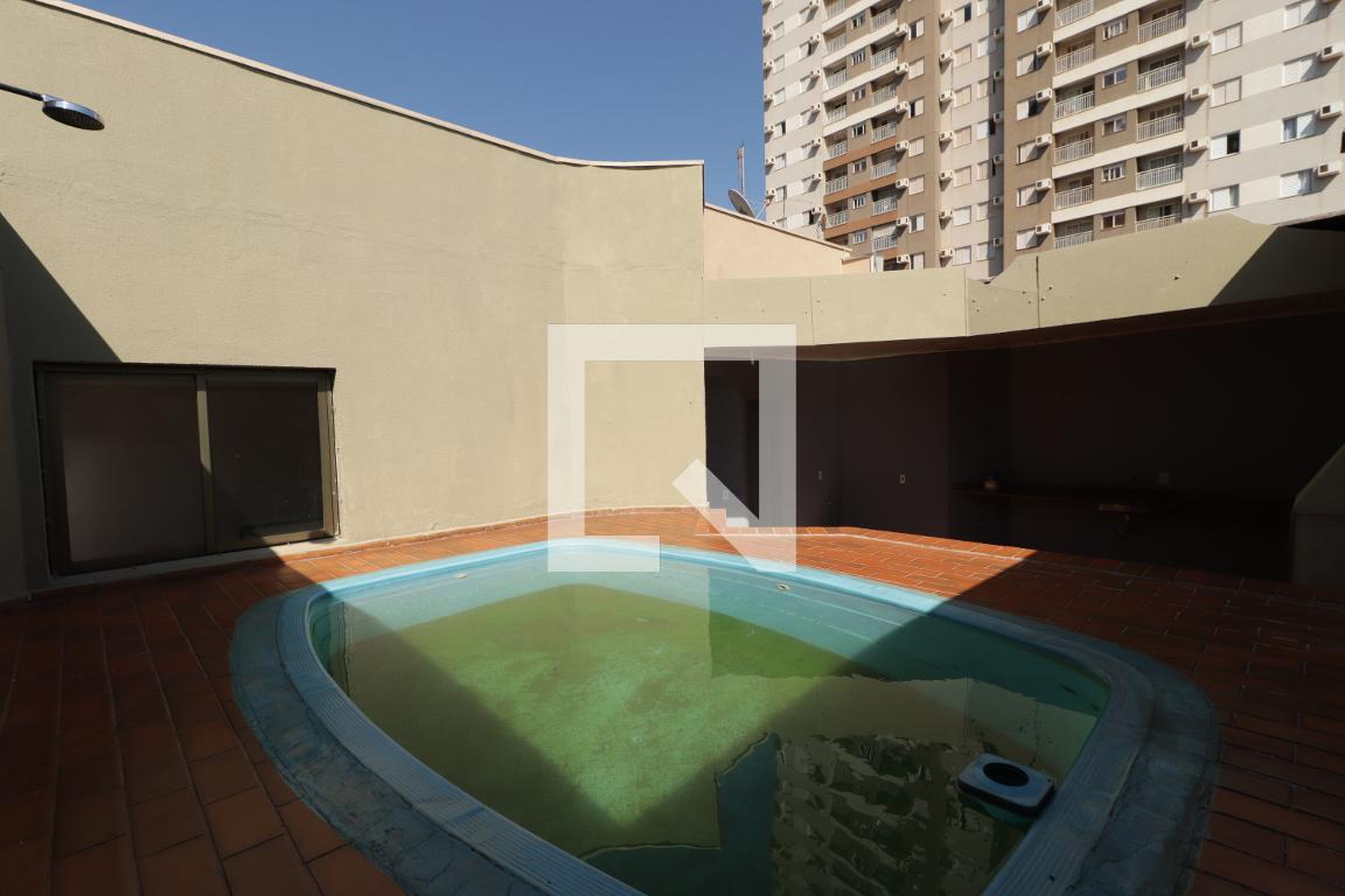 Piscina - PAU BRASIL