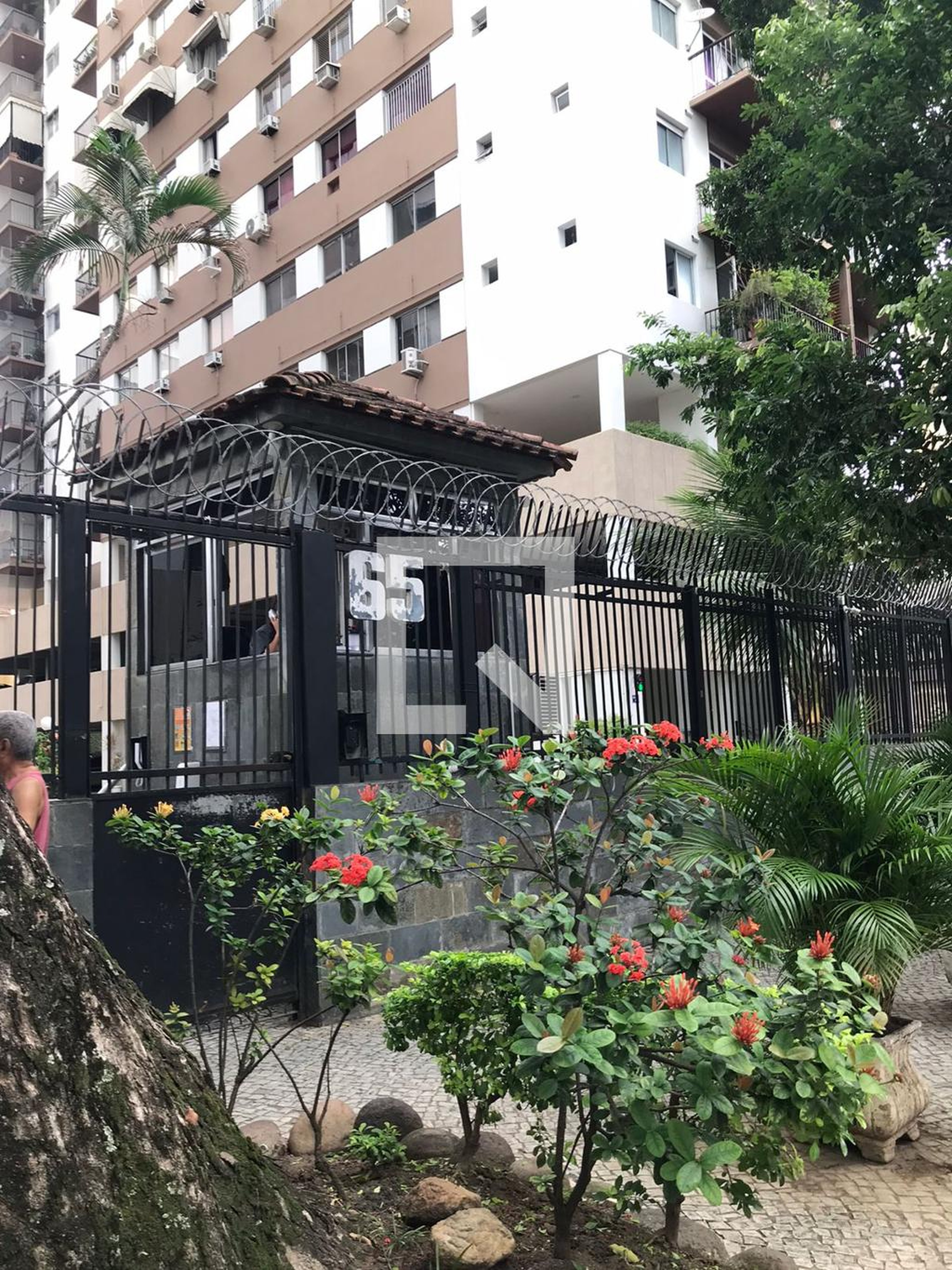 Fachada do Prédio Edifício Bandeirante Alexandre Gusmão