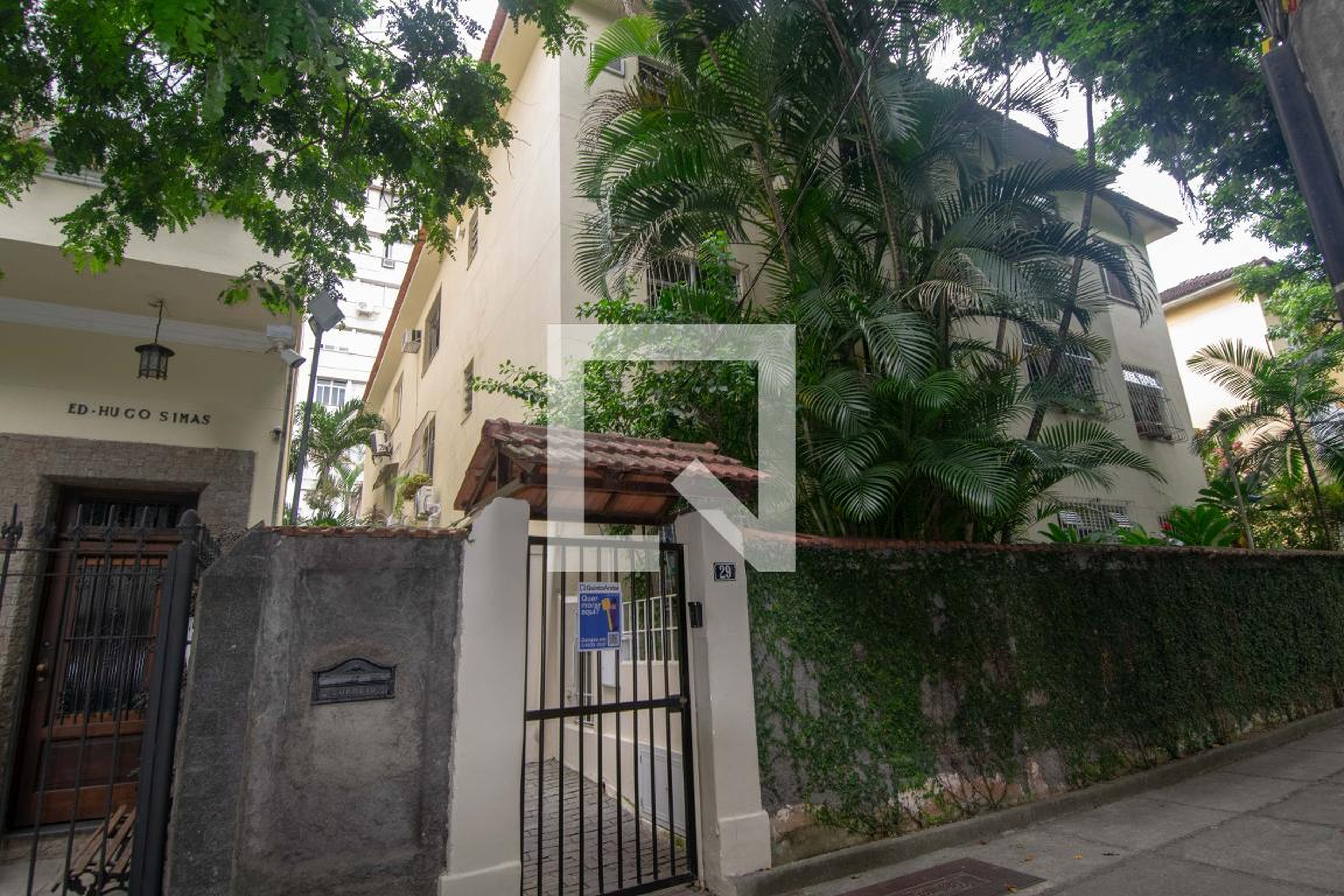 Fachada Condomínio em Rua dos Oitis, 29