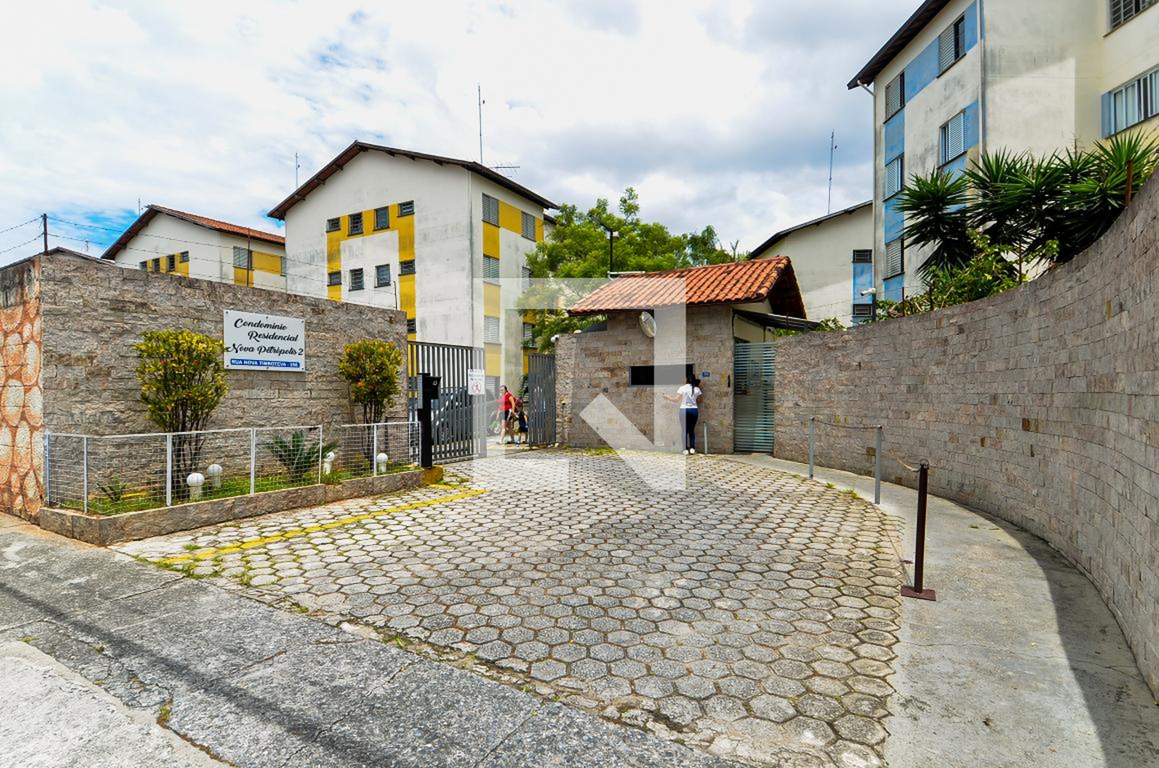 Fachada do Condomínio Condomínio PETROPOLIS II