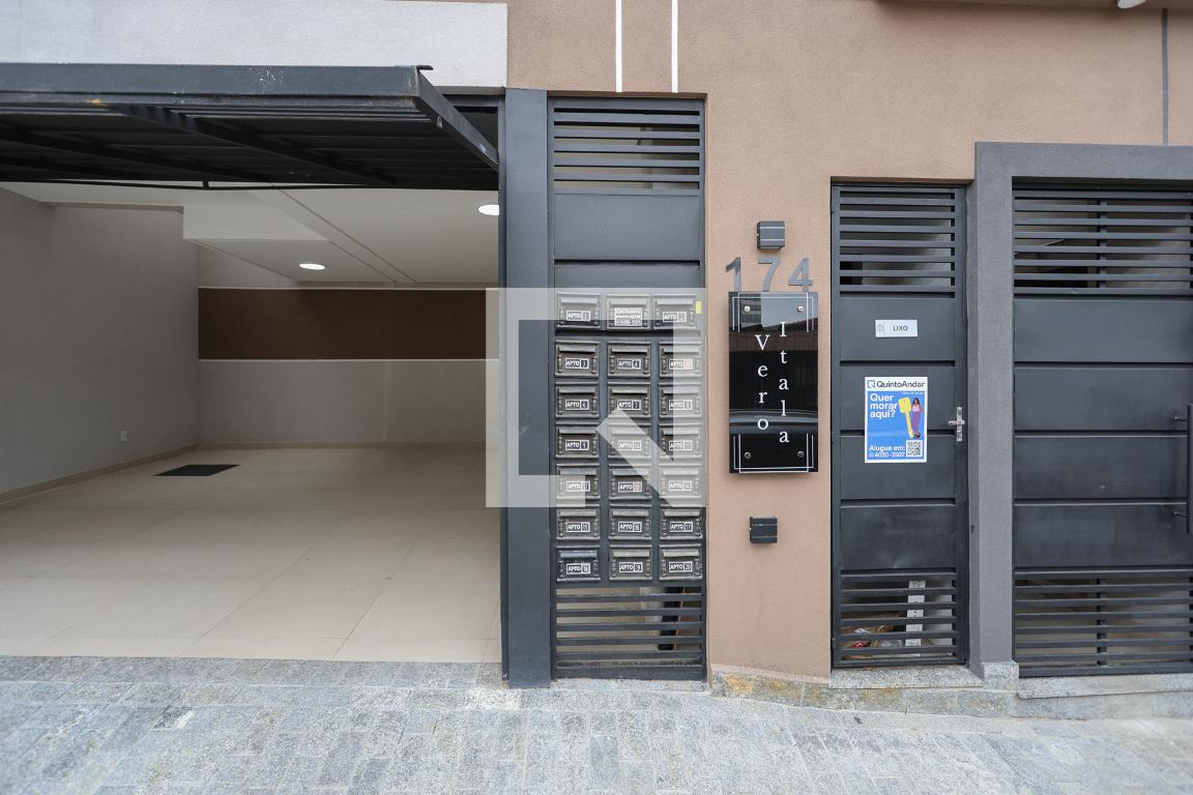 Fachada do condomínio Condomínio em Rua Ítala, 174