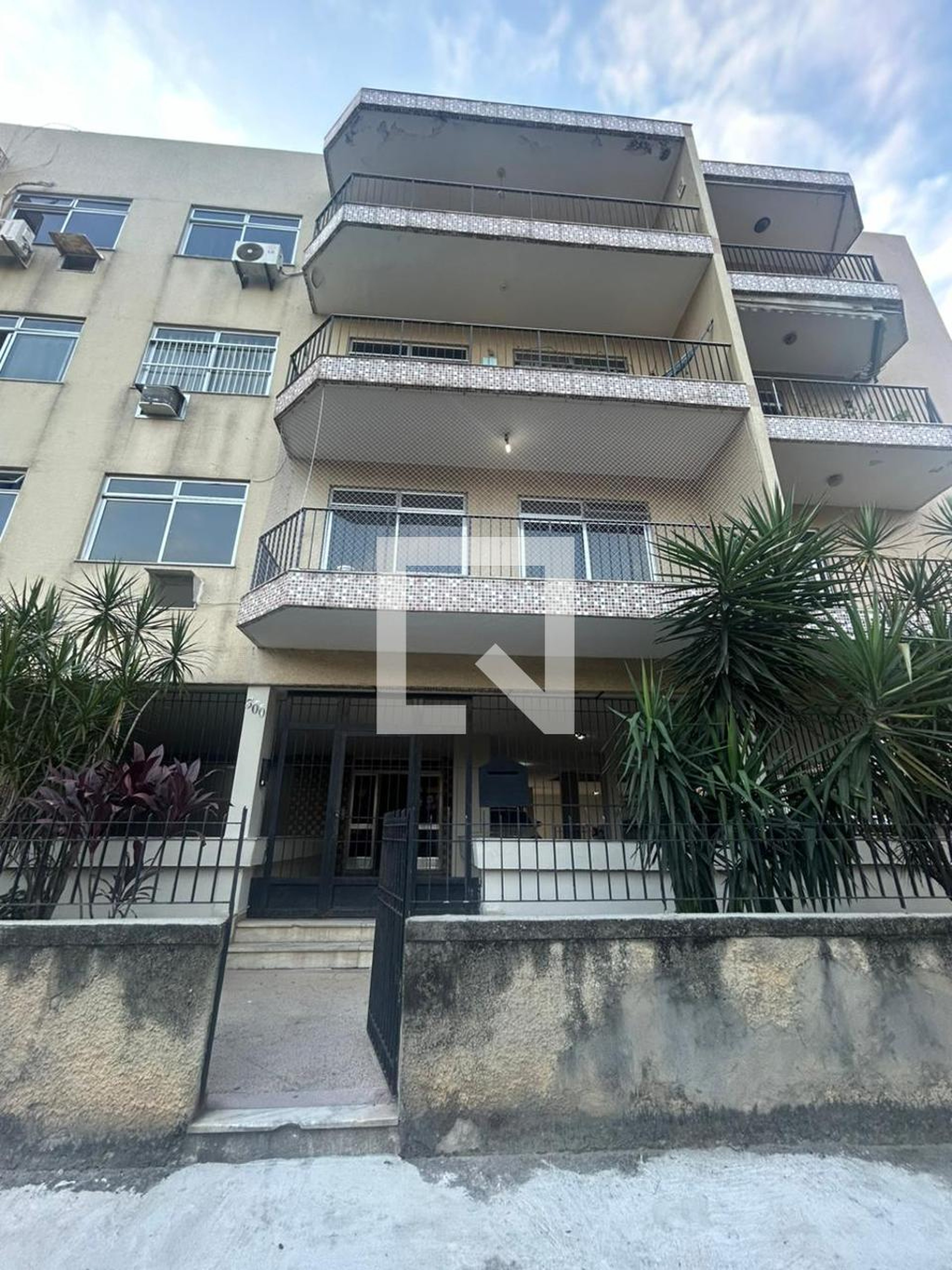 Fachada Condomínio em Rua Dionísio, 300