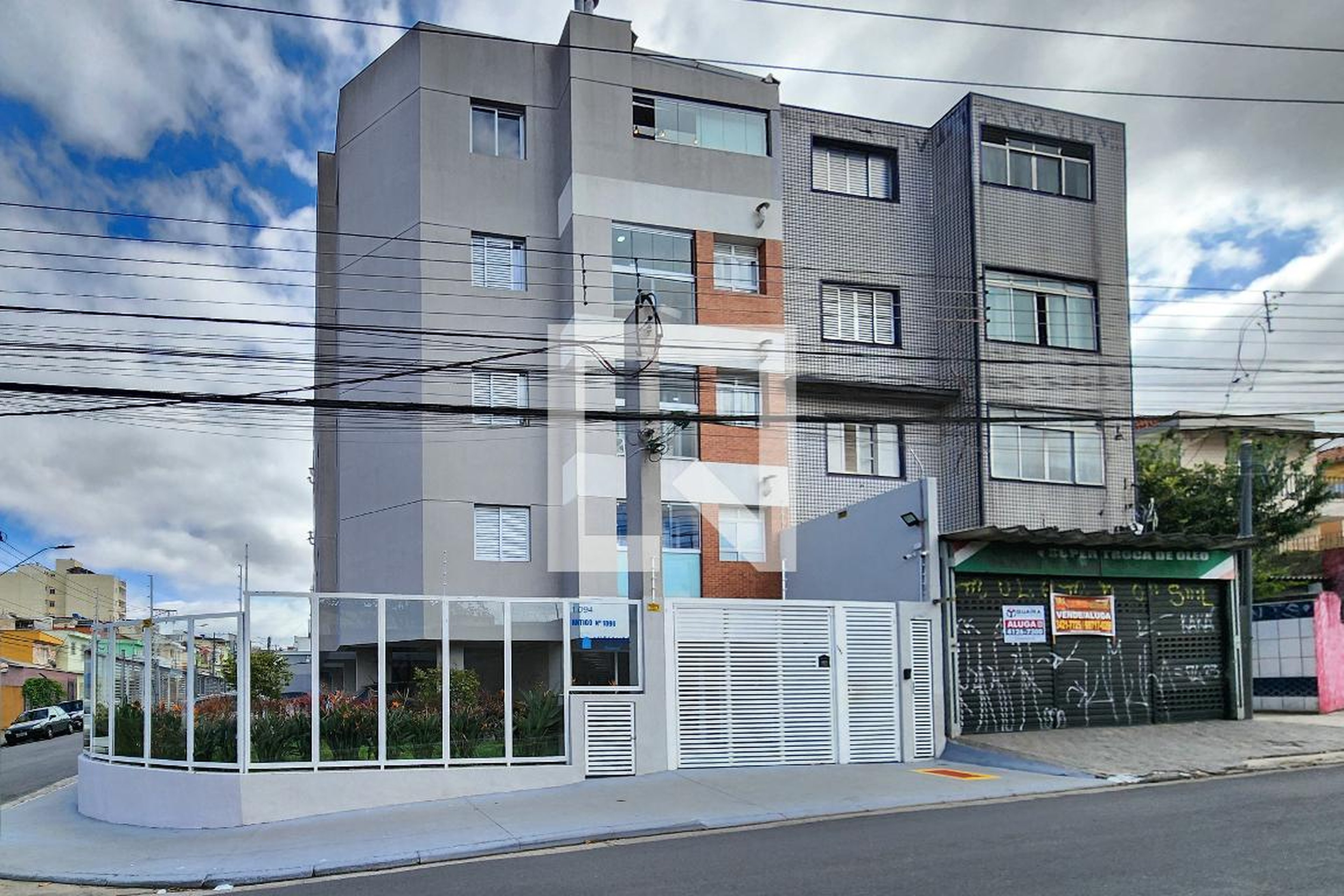 Fachada Condomínio em Rua M M D C, 1094