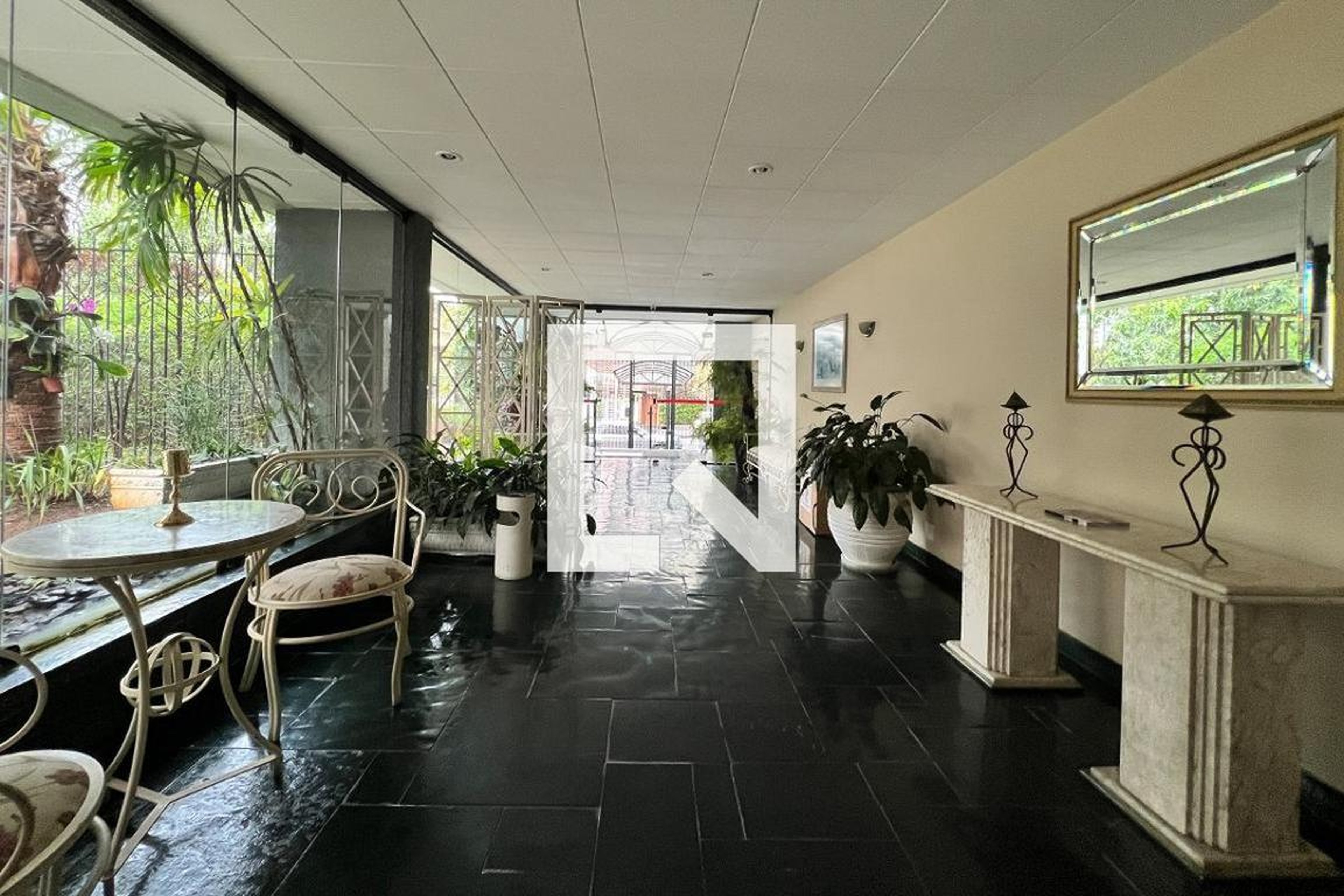 Hall - Francisco Paolillo