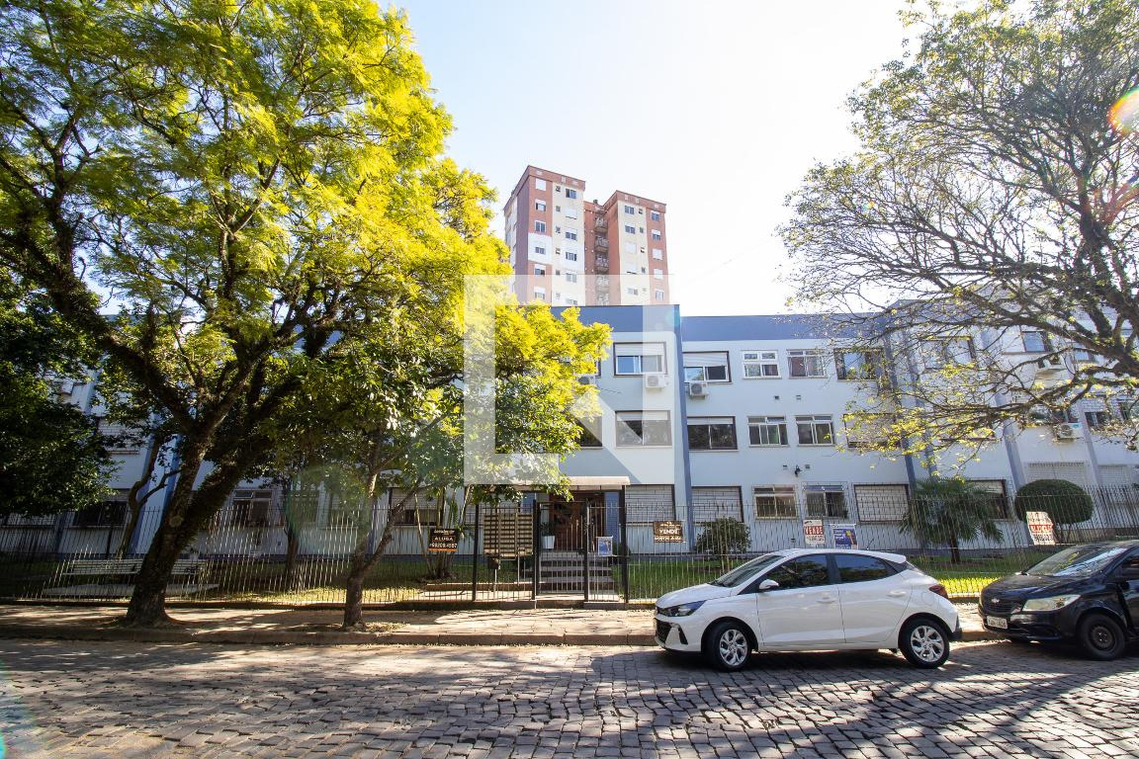 Fachada Condomínio em Rua Hugo Livi, 137