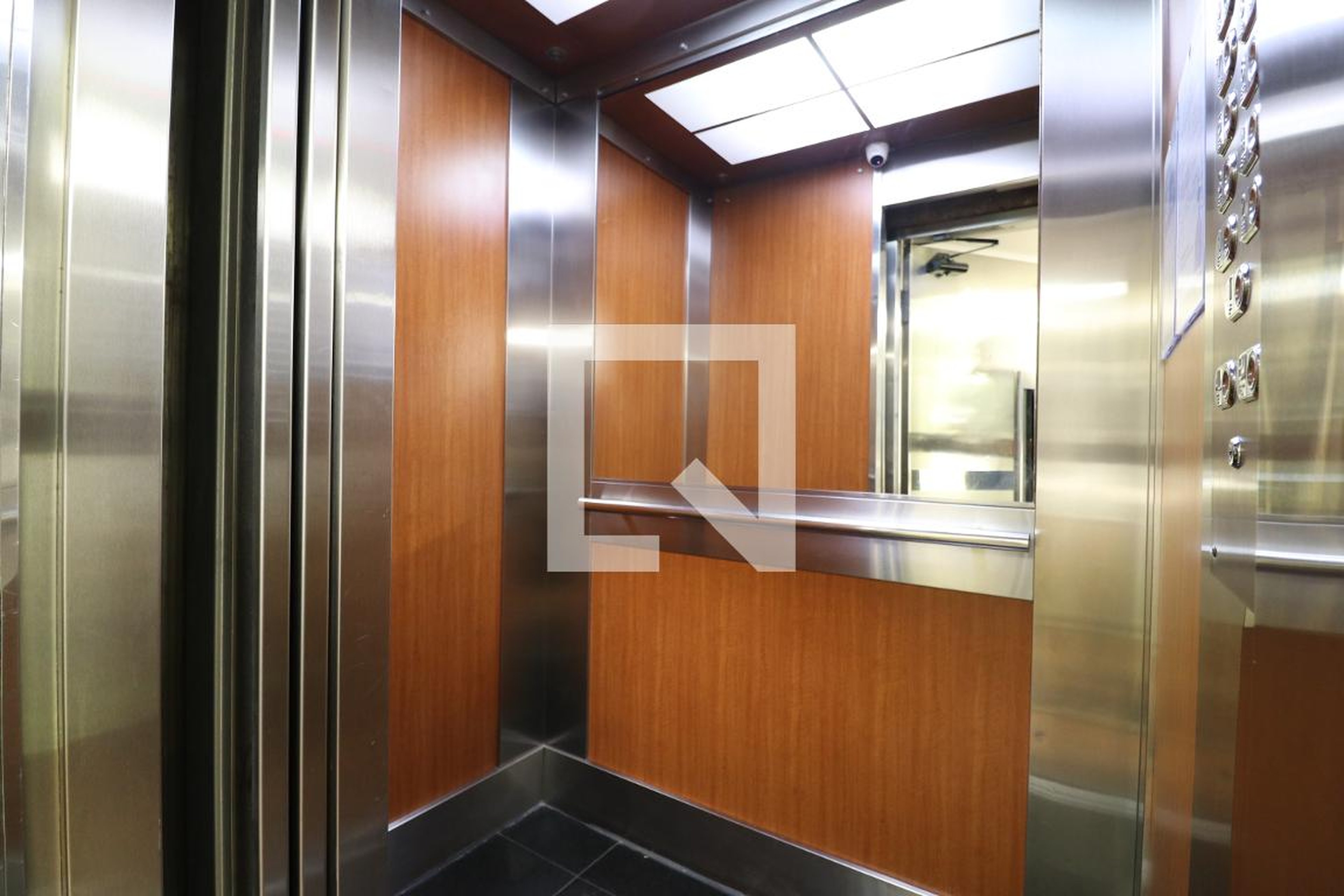 elevador - Edifício Baia