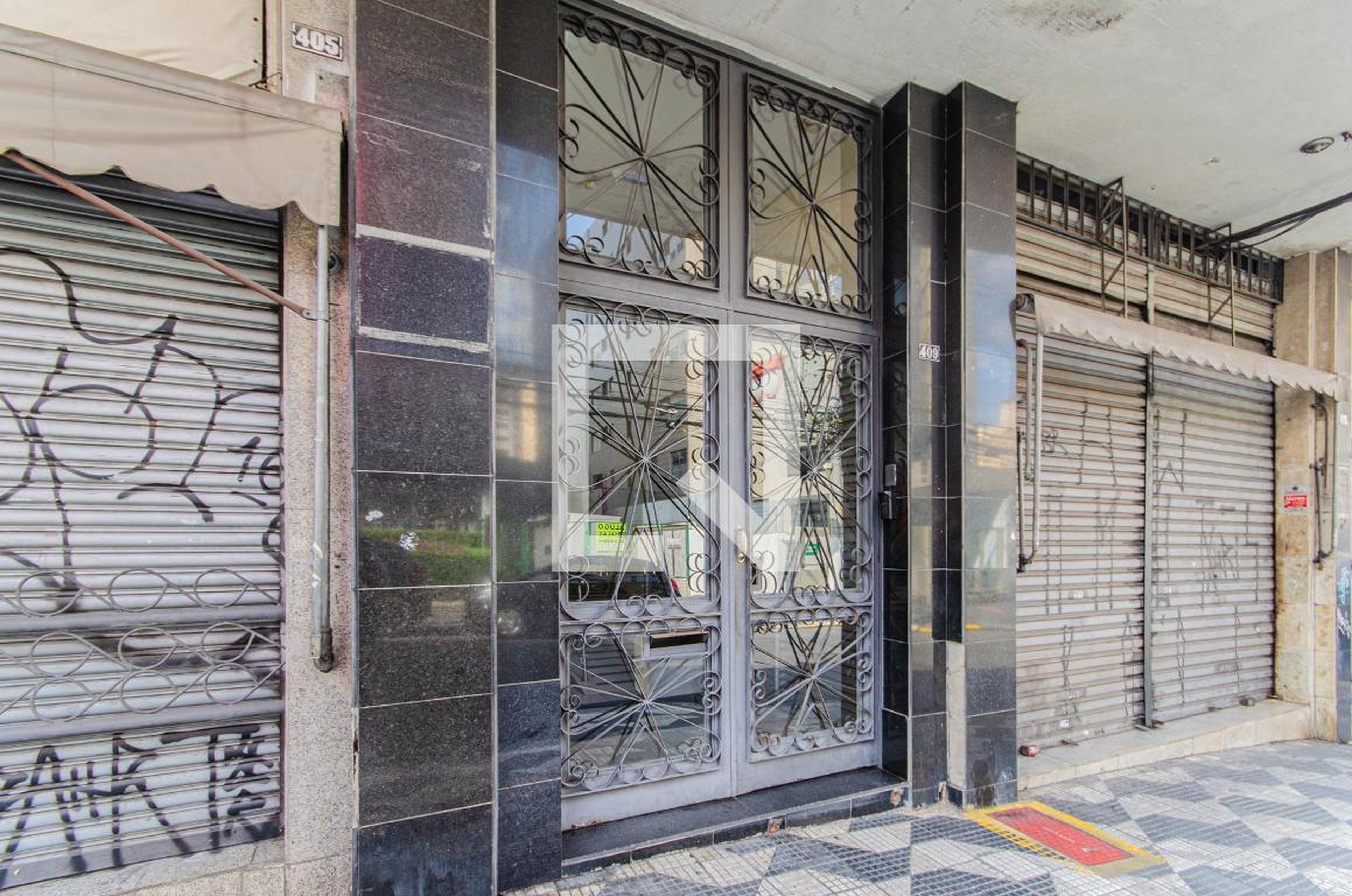 Fachada Condomínio em Rua Galvão Bueno, 409