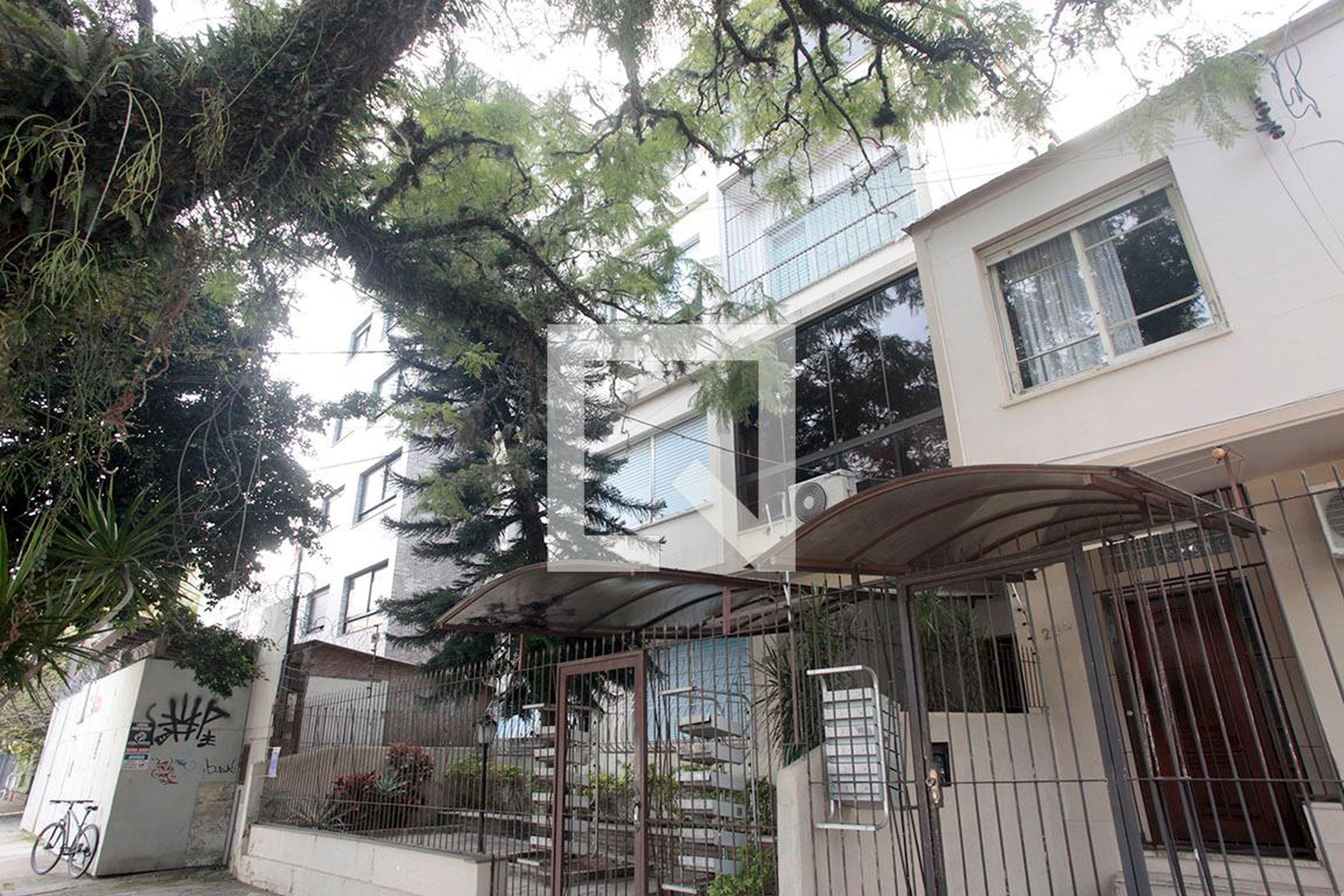 Fachada Condomínio em Rua Doutor Alcídes Cruz, 196
