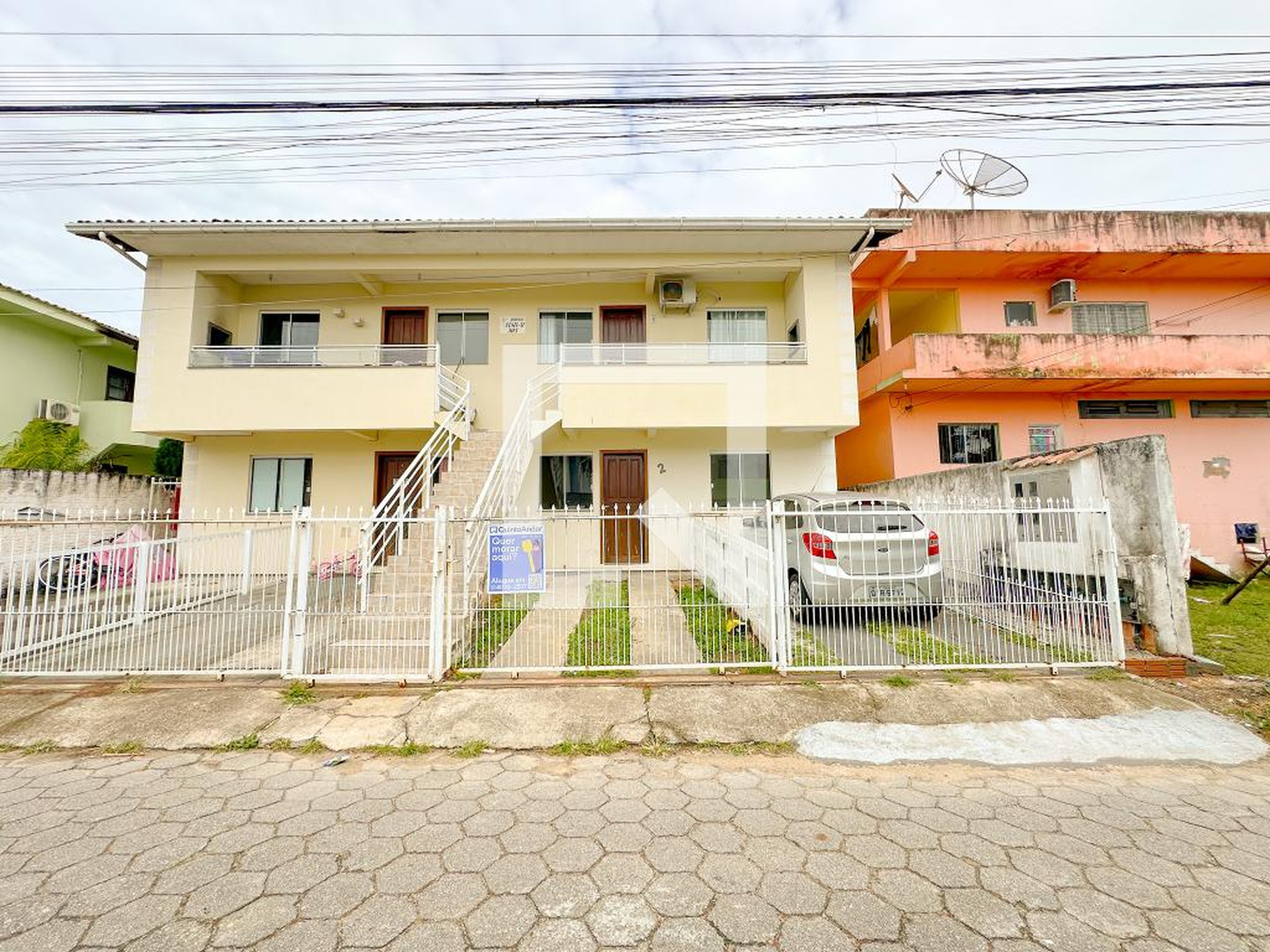 Fachada Condomínio em Servidão Professora Rosemari E. Nunes, 303