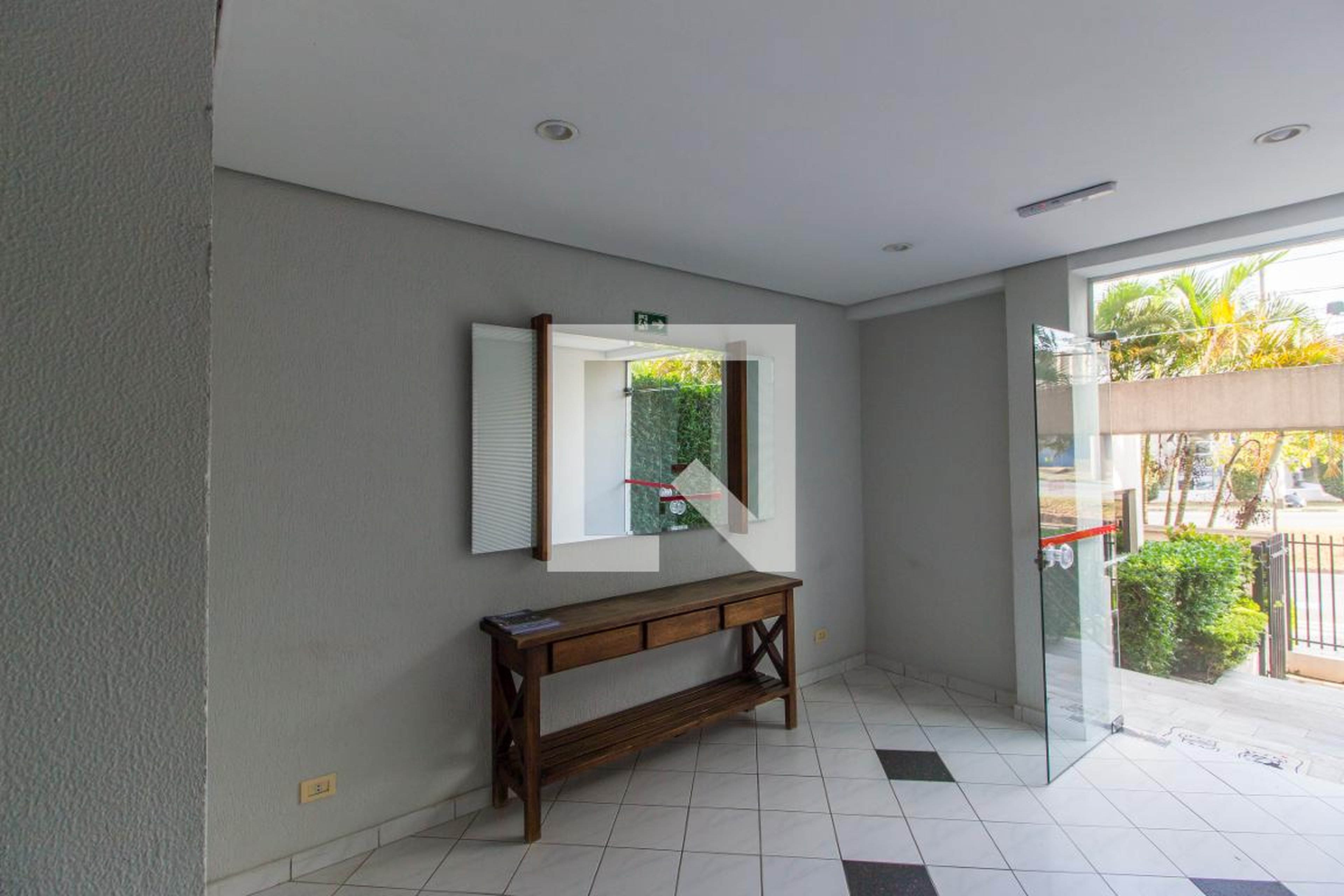 Hall social Condomínio em Avenida Aruanã, 110