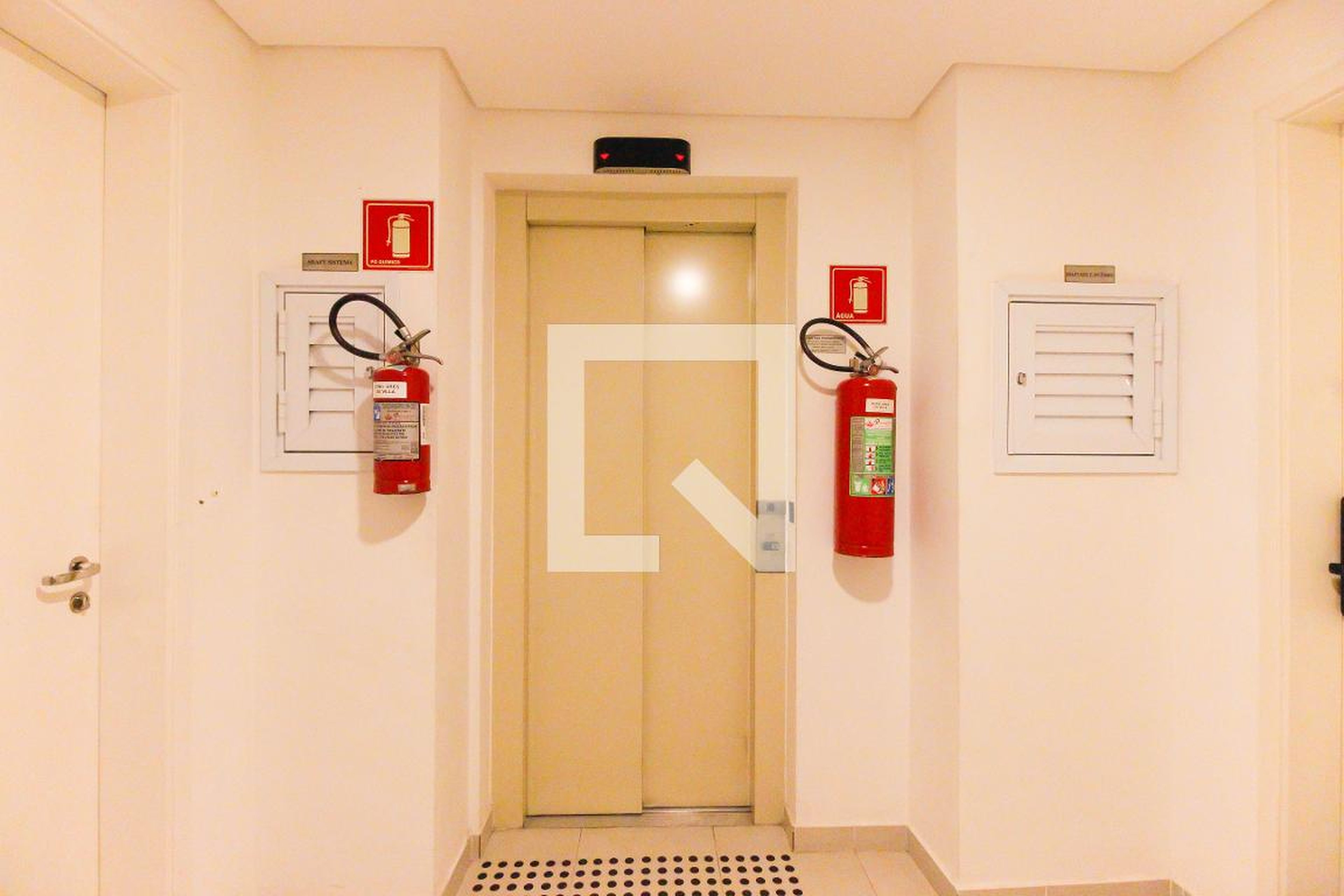 Elevador - Ares da Villa