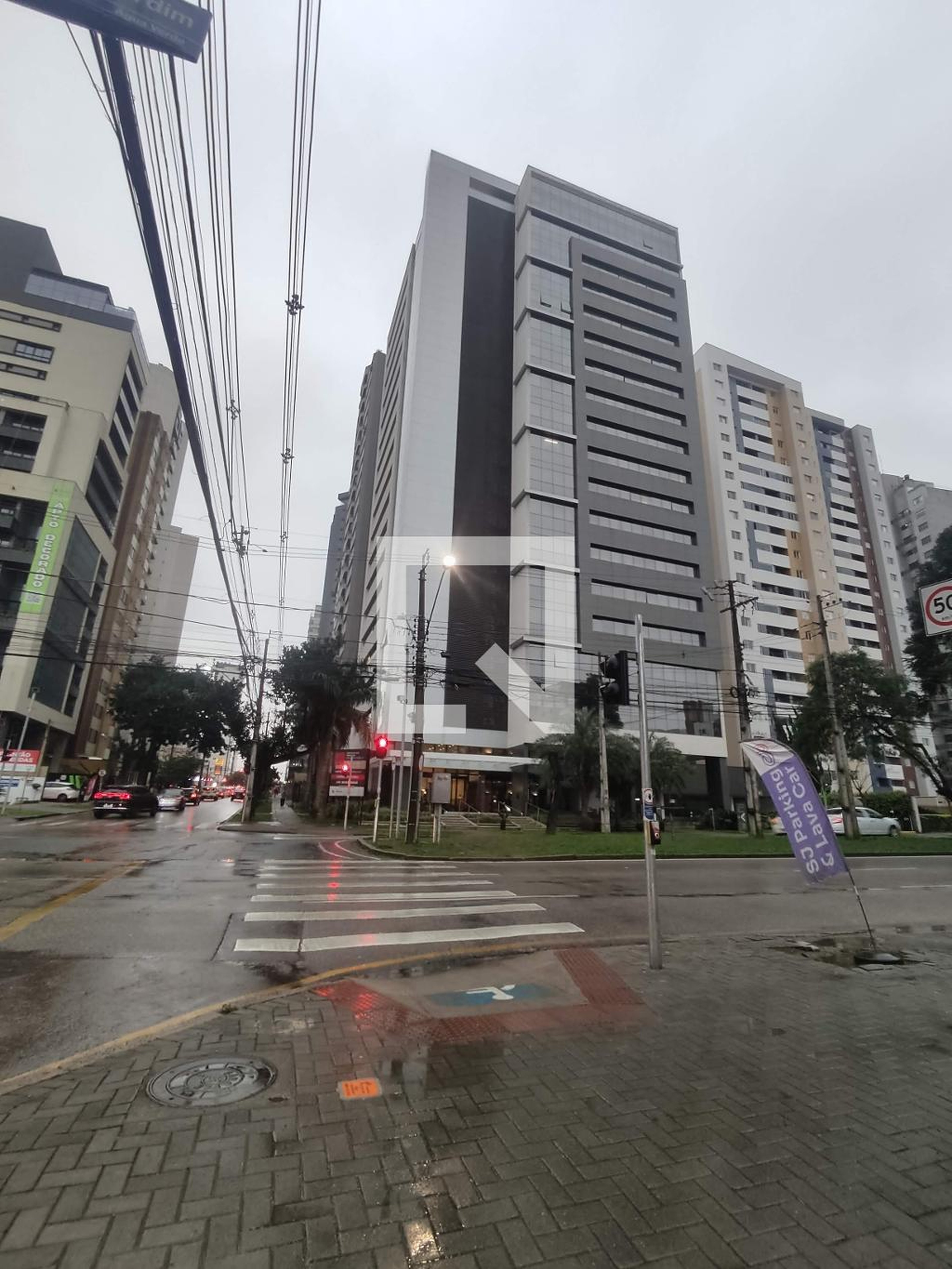 Fachada do condomínio Condomínio Helbor Stay Batel