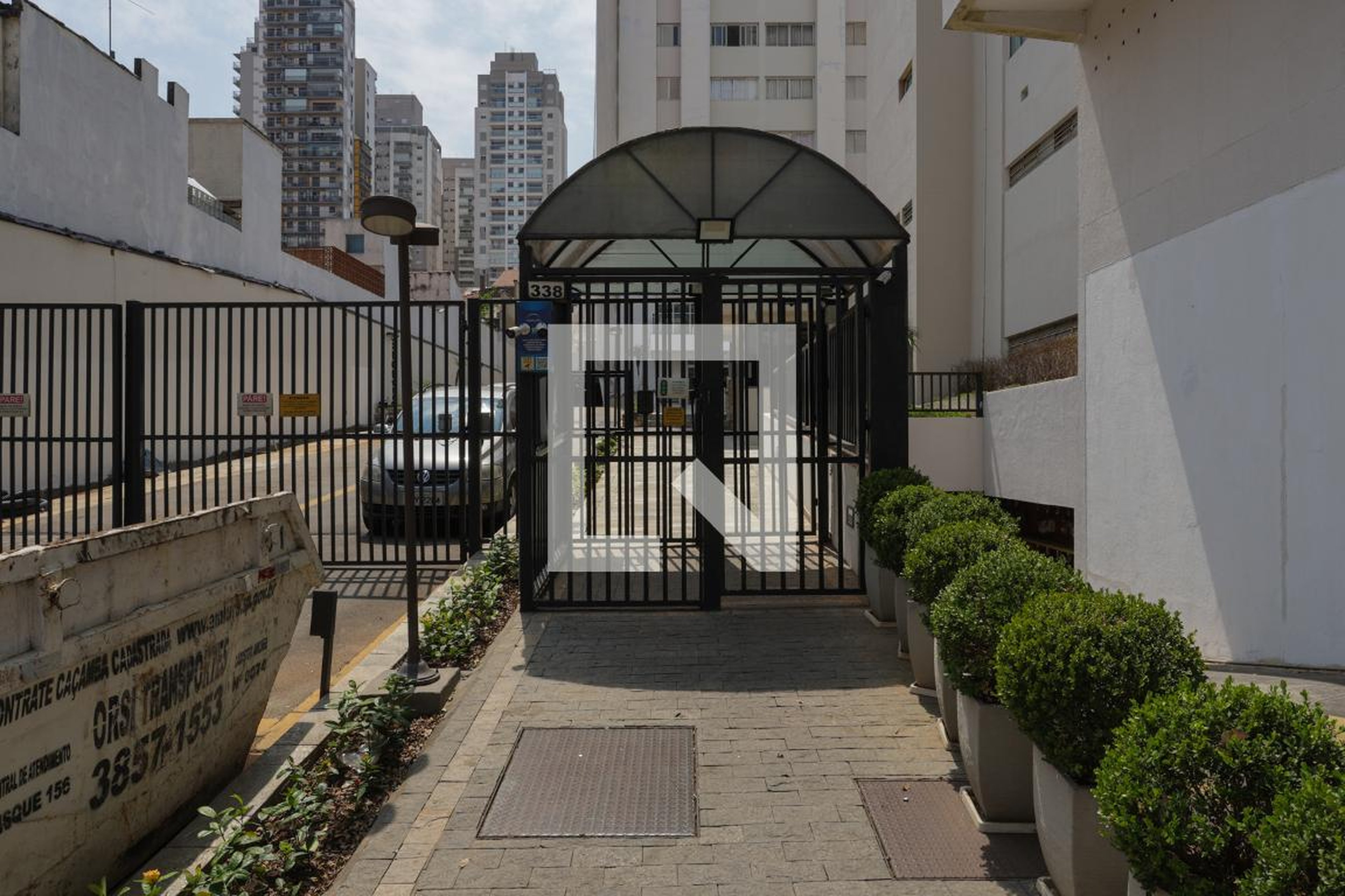 Fachada do condomínio Edifício S Greville e Flamboyant