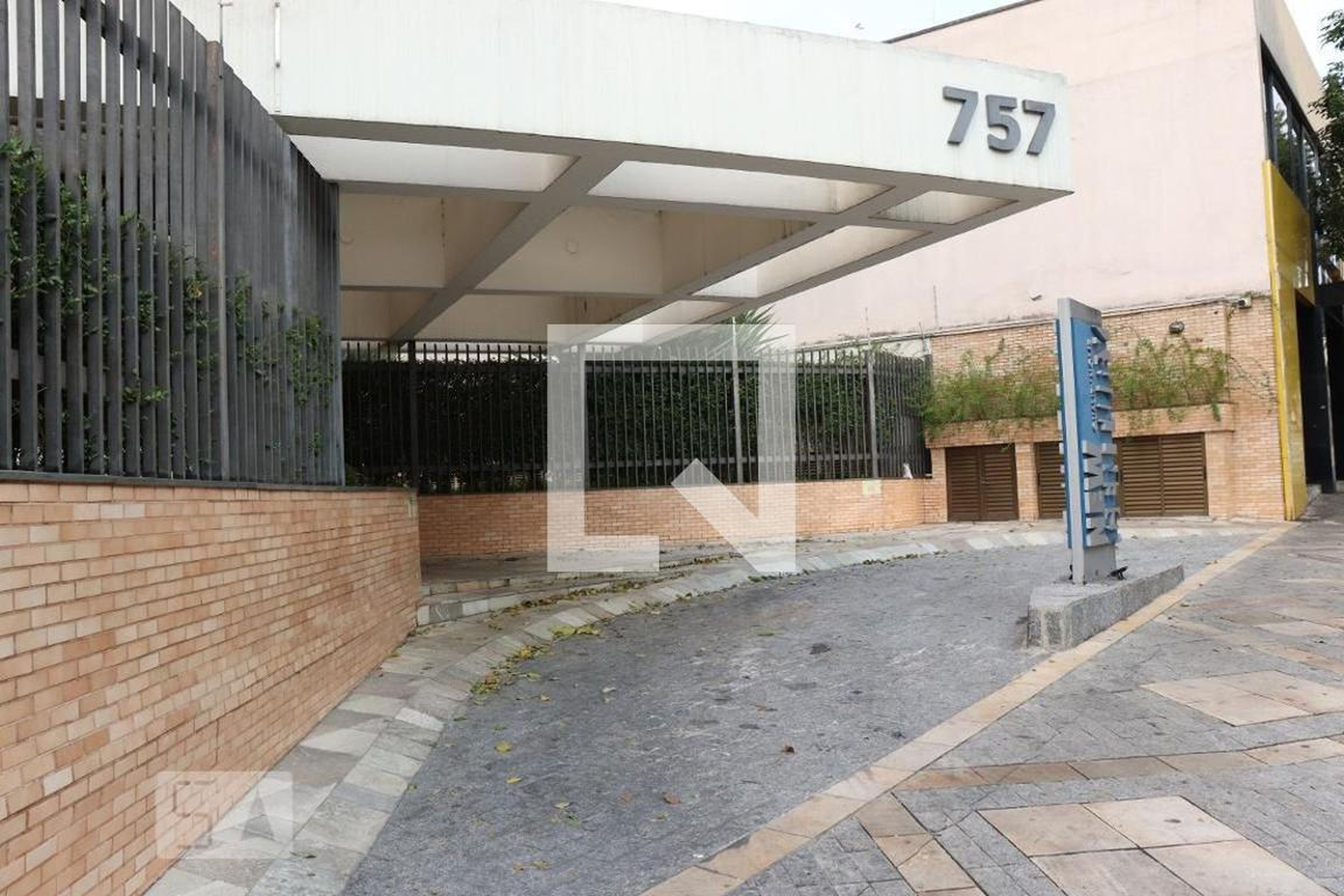 Entrada - New Century Quality